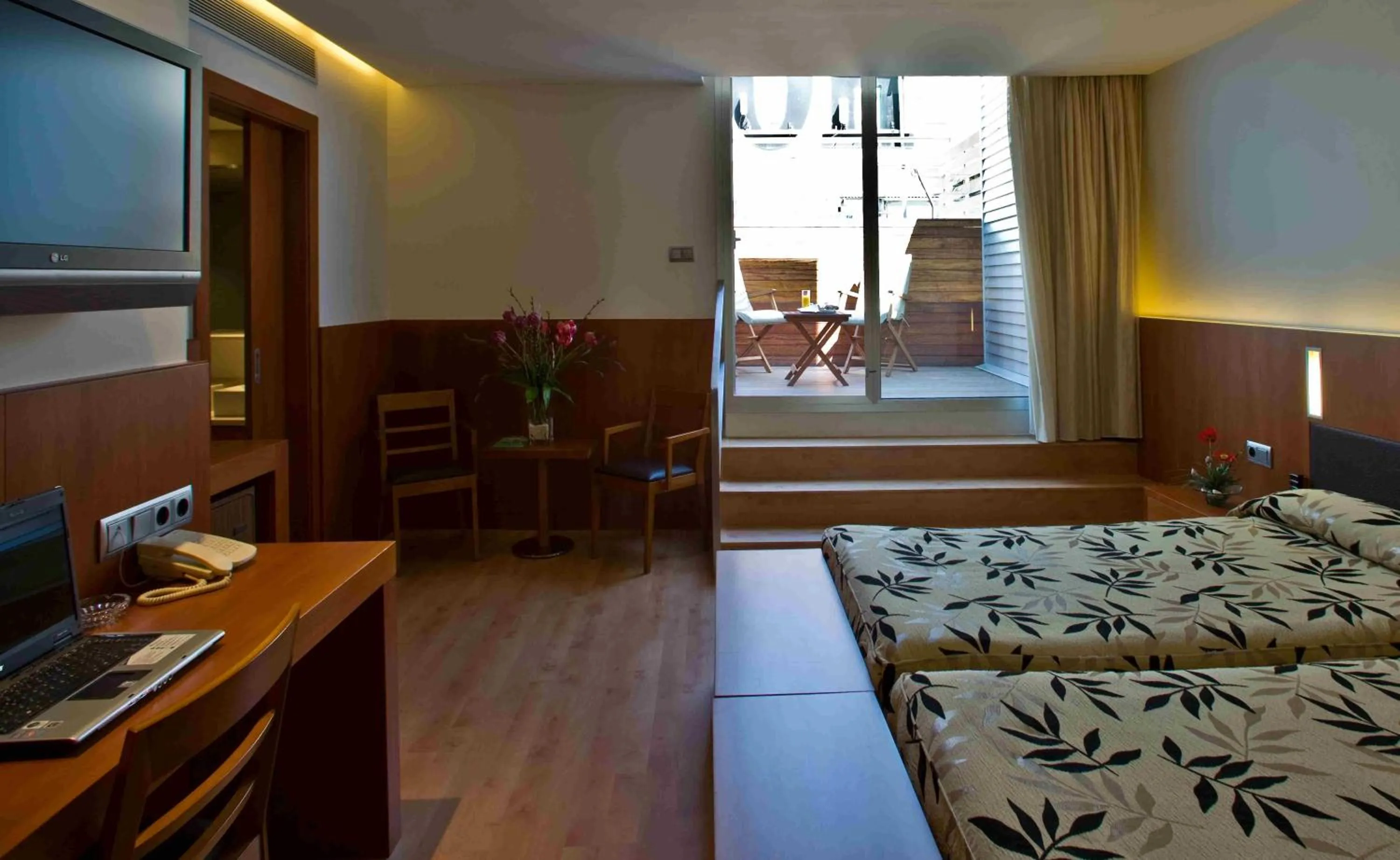 Bedroom, Bed in Hotel Lleó