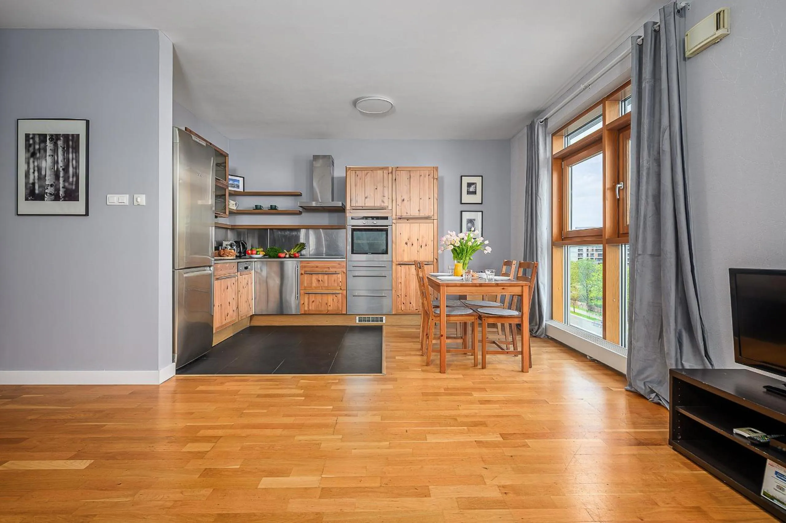 Dining area in Slominskiego 7 P&O Apartments