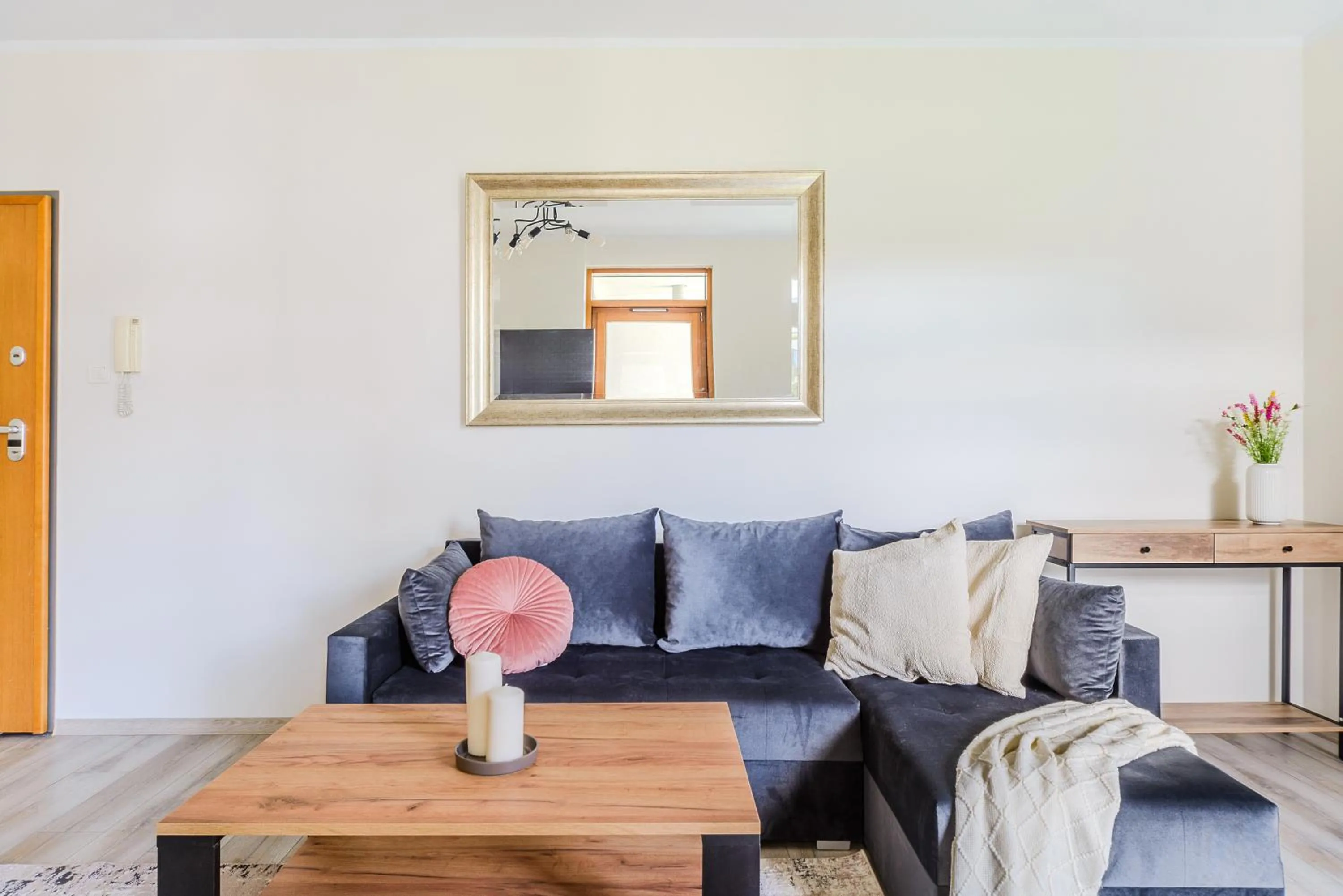 Living room in Slominskiego 7 P&O Apartments