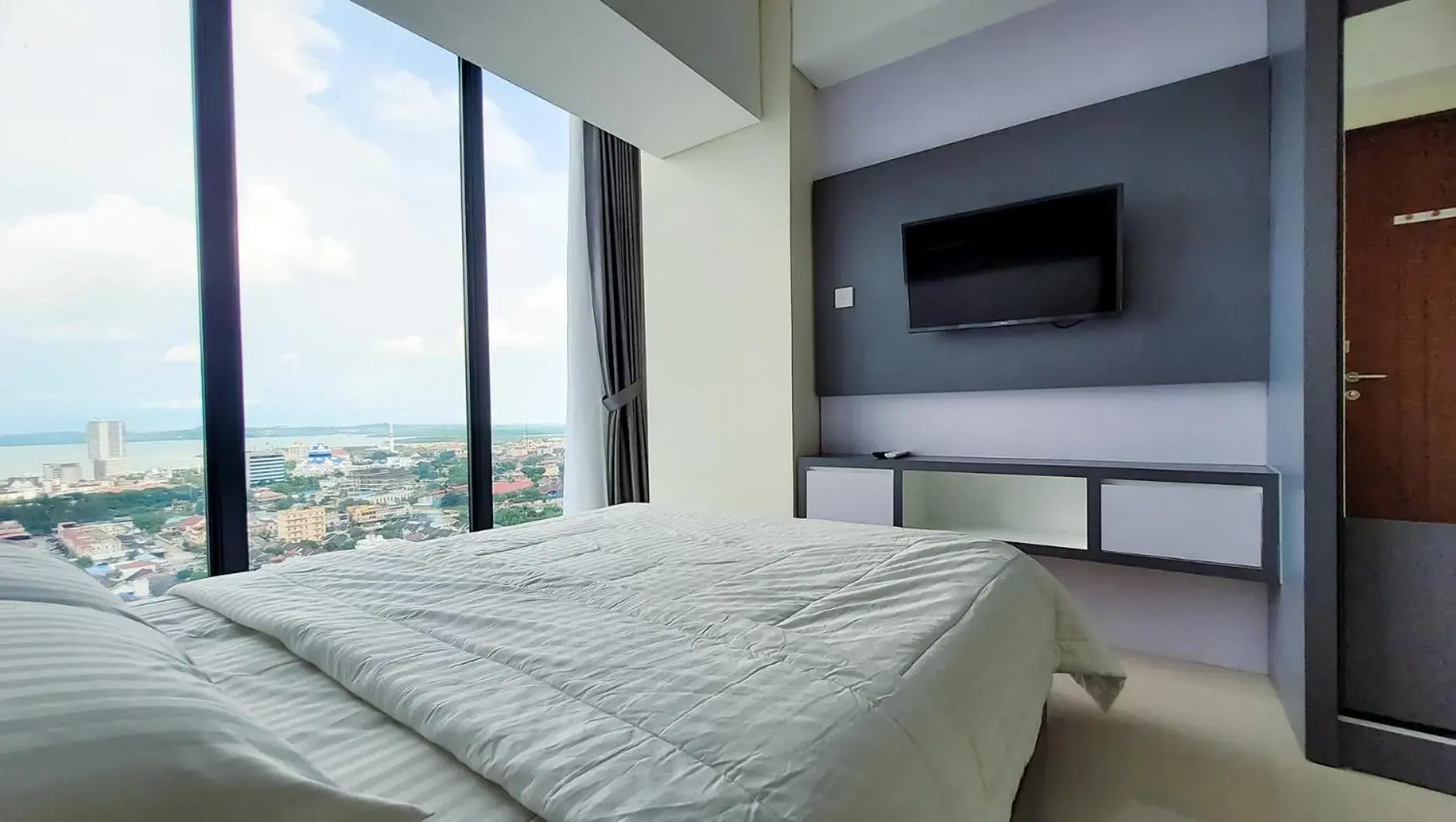 Deluxe One-Bedroom Apartment with Ocean View in Palam Mansion at Meisterstadt Pollux Habibie Apartment Deluxe One-Bedroom Apartment with Ocean View in Palam Mansion at Meisterstadt Pollux Habibie Apartment