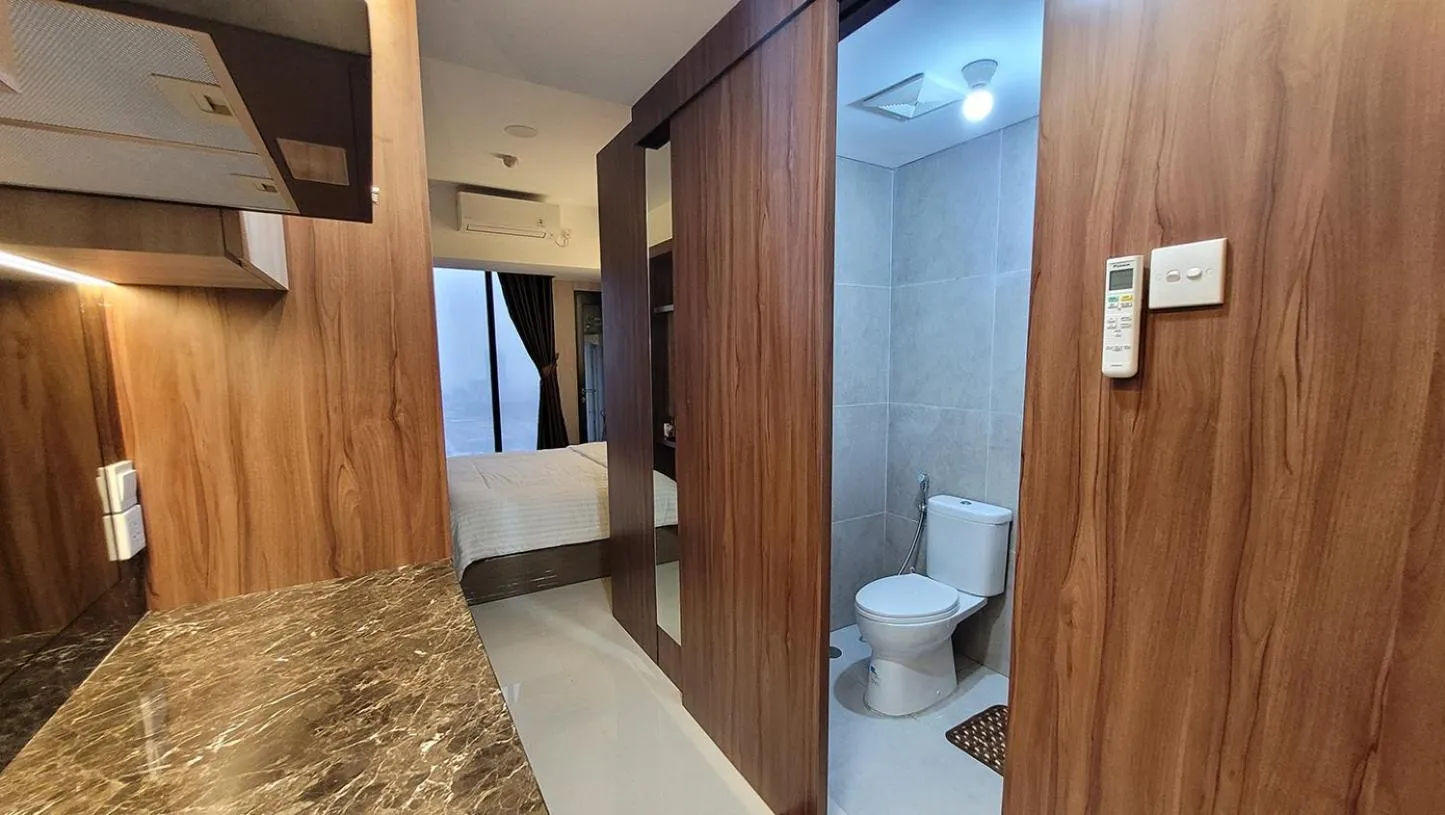 Shower in Palam Mansion at Meisterstadt Pollux Habibie Apartment