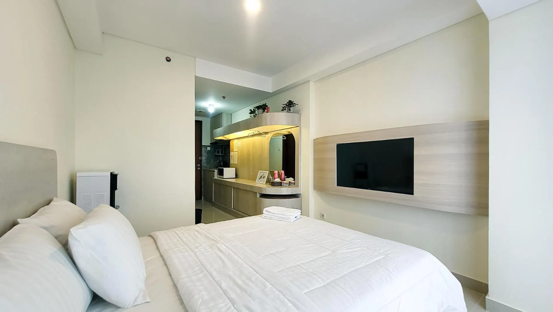 Communal lounge/ TV room, Bed in Palam Mansion at Meisterstadt Pollux Habibie Apartment