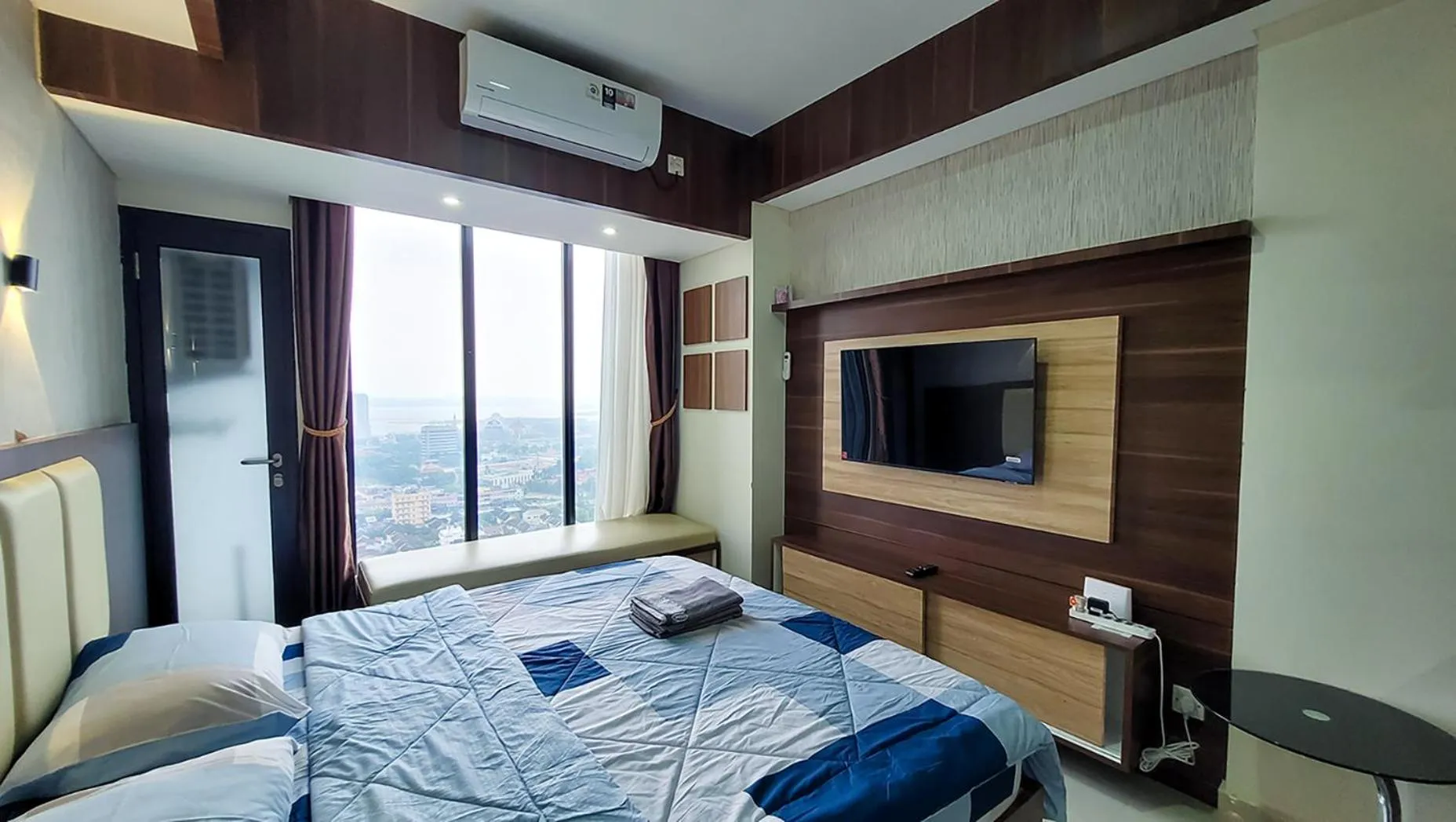 Communal lounge/ TV room, Bed in Palam Mansion at Meisterstadt Pollux Habibie Apartment