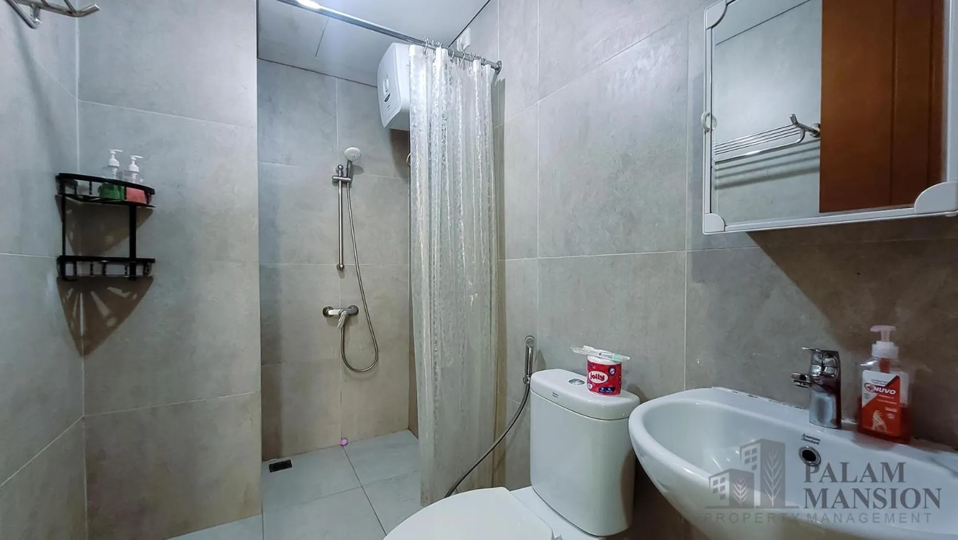 Shower in Palam Mansion at Meisterstadt Pollux Habibie Apartment