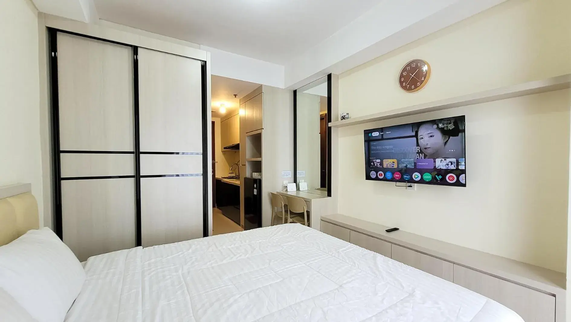 Studio Apartment with Queen Bed in Palam Mansion at Meisterstadt Pollux Habibie Apartment Studio Apartment with Queen Bed in Palam Mansion at Meisterstadt Pollux Habibie Apartment