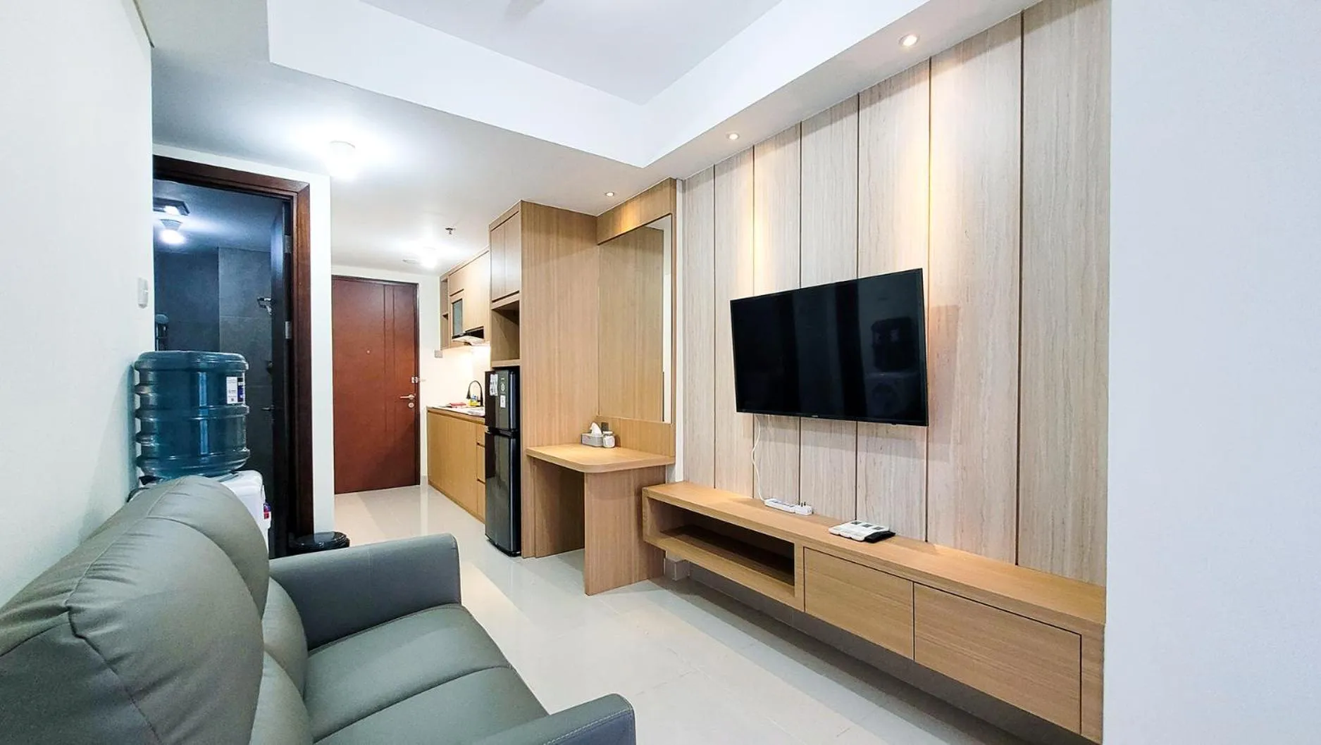Communal lounge/ TV room in Palam Mansion at Meisterstadt Pollux Habibie Apartment