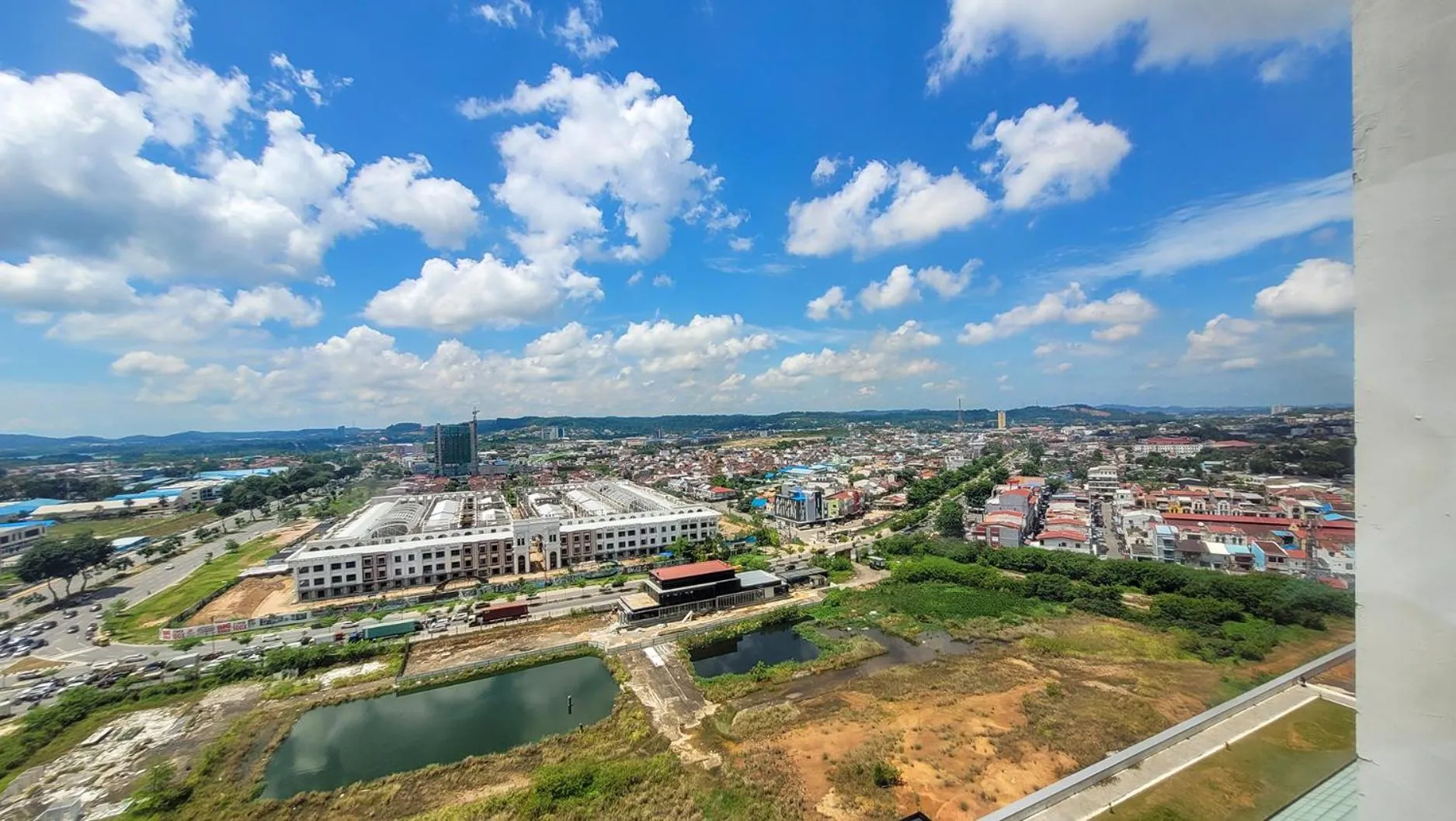 City view in Palam Mansion at Meisterstadt Pollux Habibie Apartment