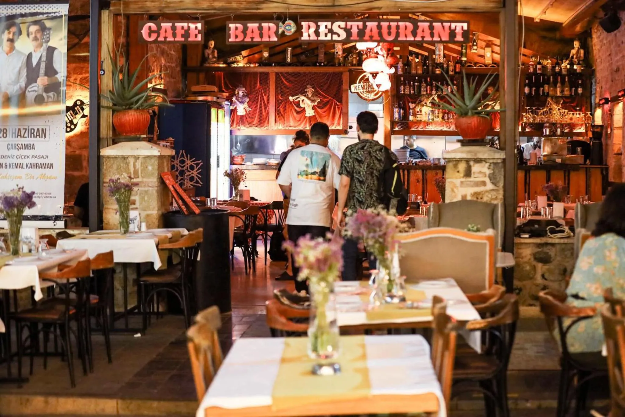 Restaurant/places to eat in Goodman Hotel & Bistro