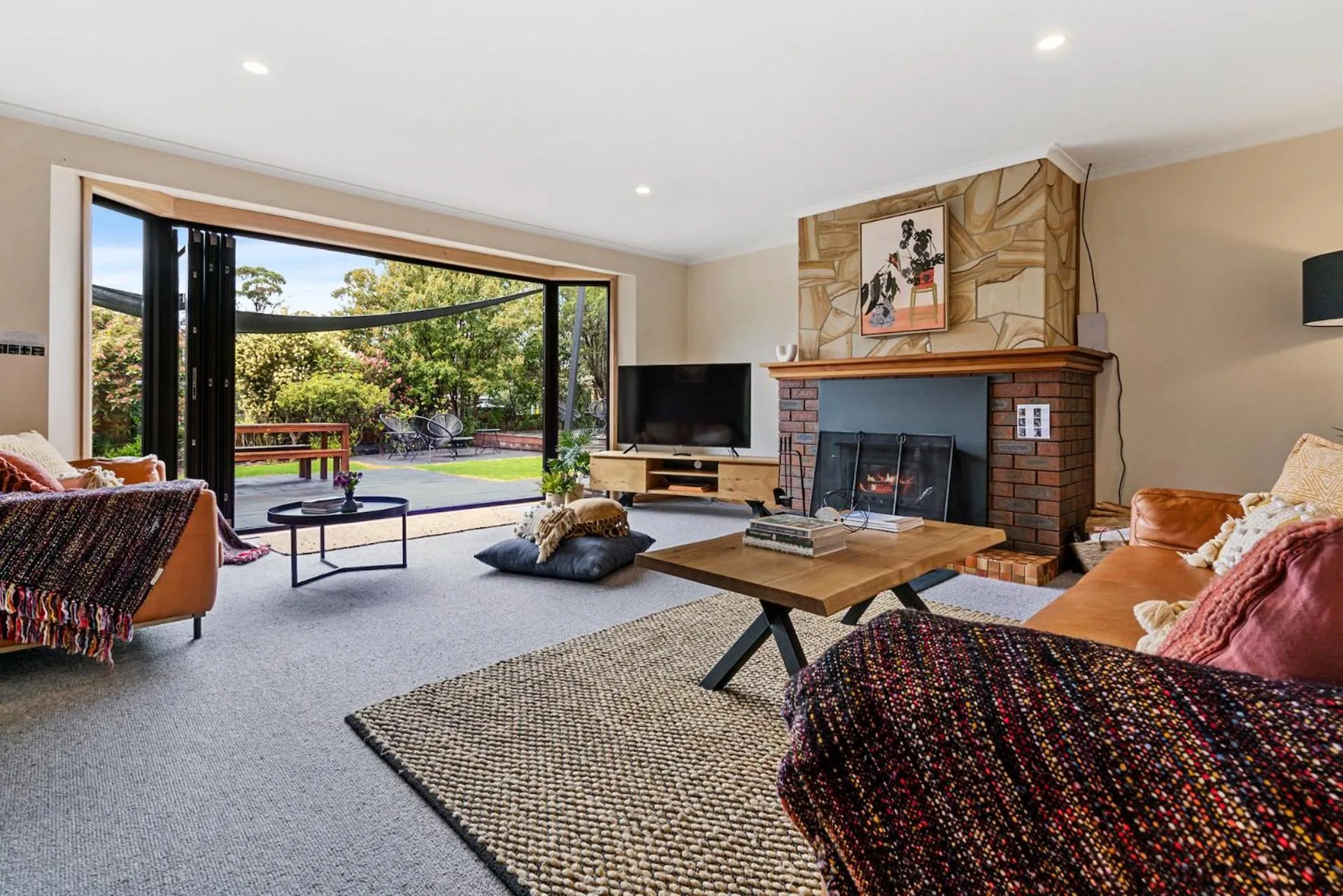 Communal lounge/ TV room in Lumeah Retreat Bruny Island