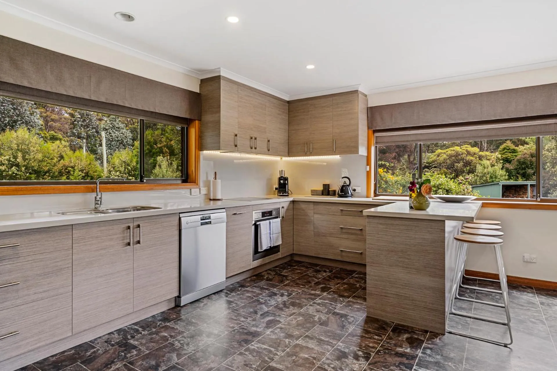 Kitchen or kitchenette in Lumeah Retreat Bruny Island