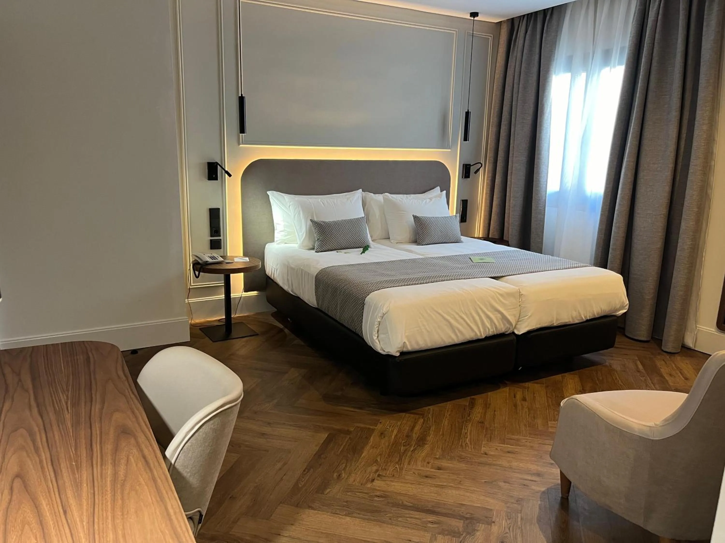 Bedroom, Bed in Silken Rona Dalba