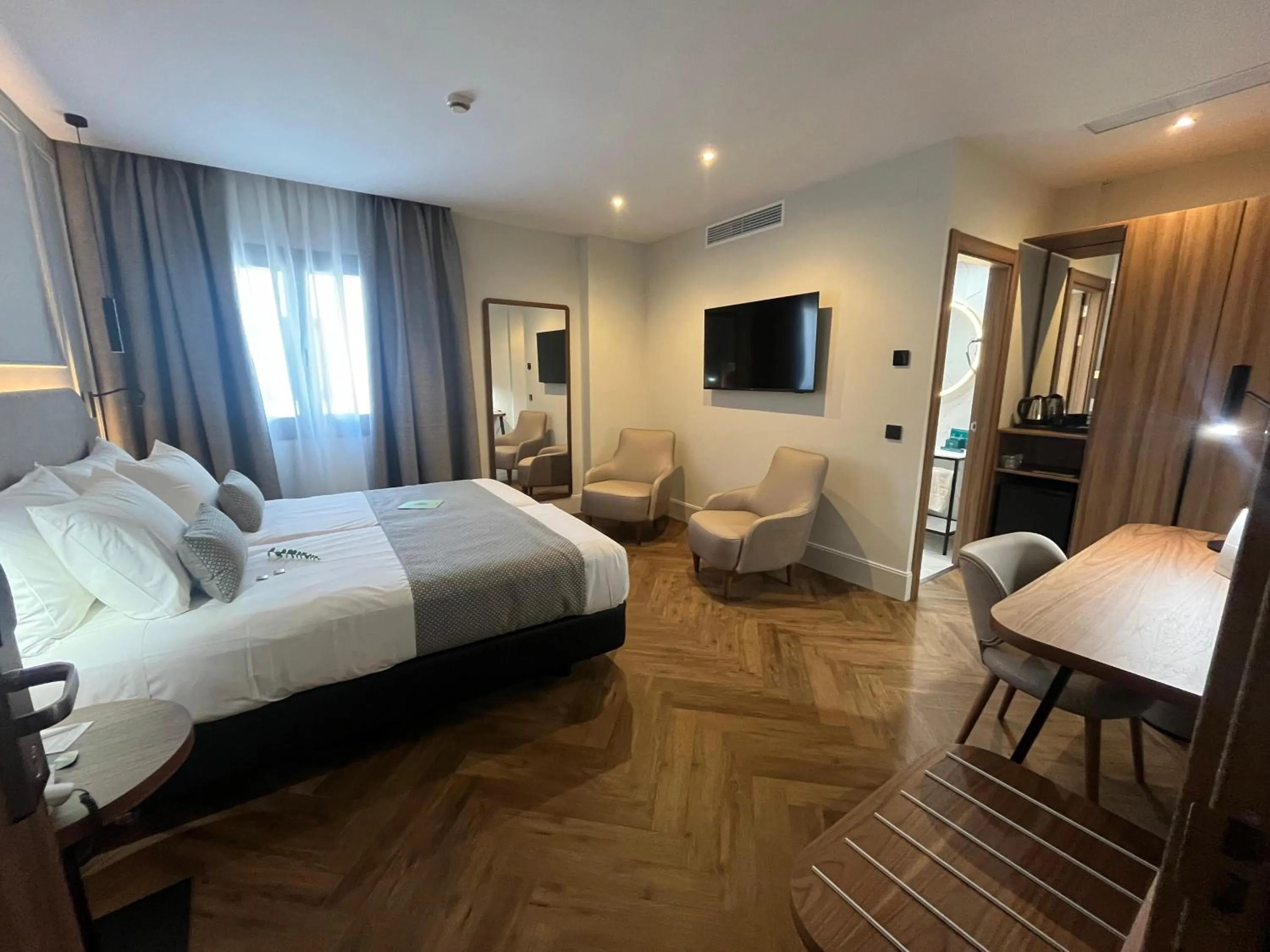 Bedroom, Bed in Silken Rona Dalba