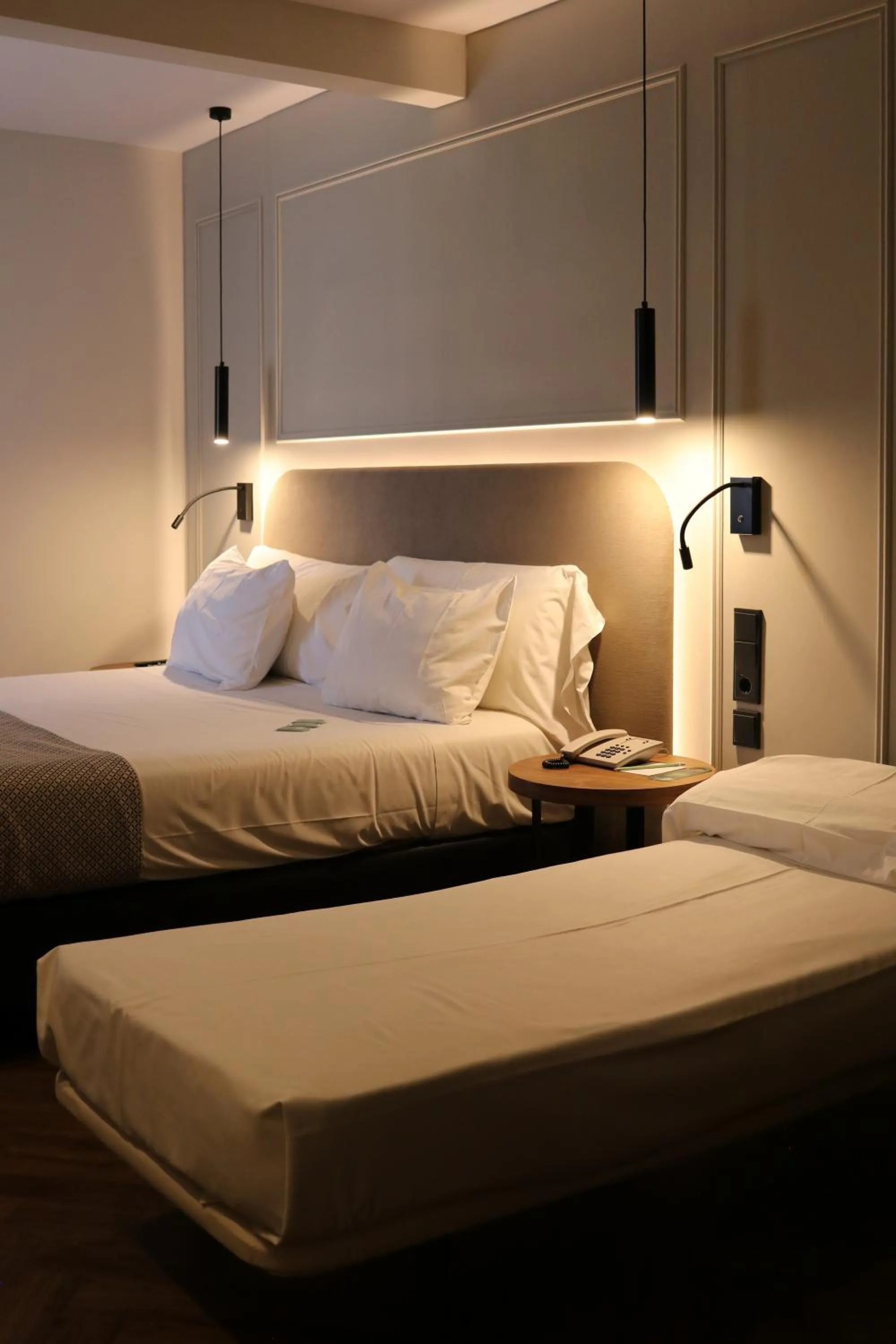 Bed in Silken Rona Dalba