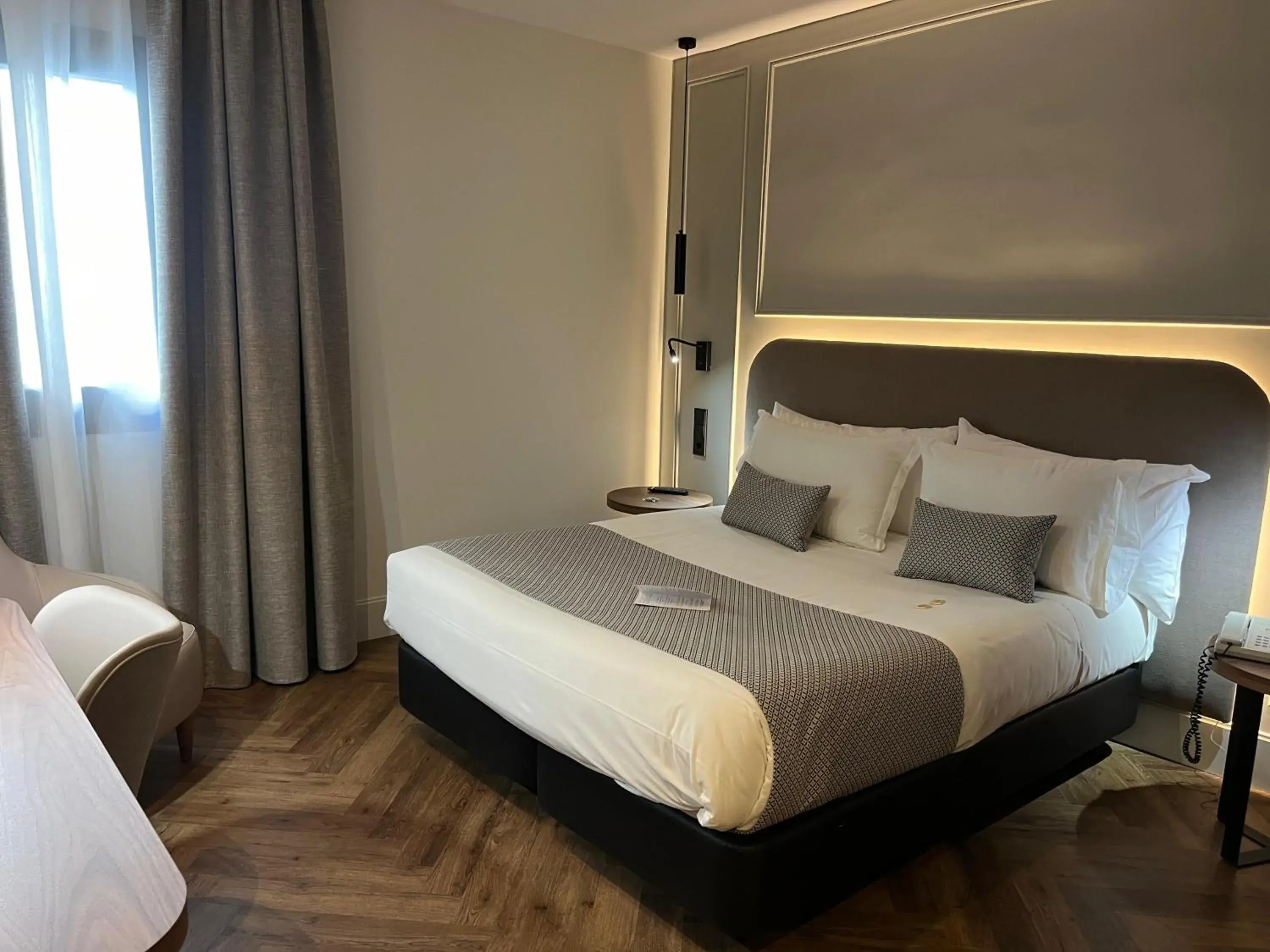 Bedroom, Bed in Silken Rona Dalba Bedroom, Bed in Silken Rona Dalba