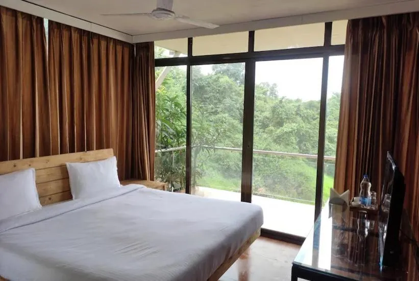 Photo of the whole room, Bed in Shvas Island Resort