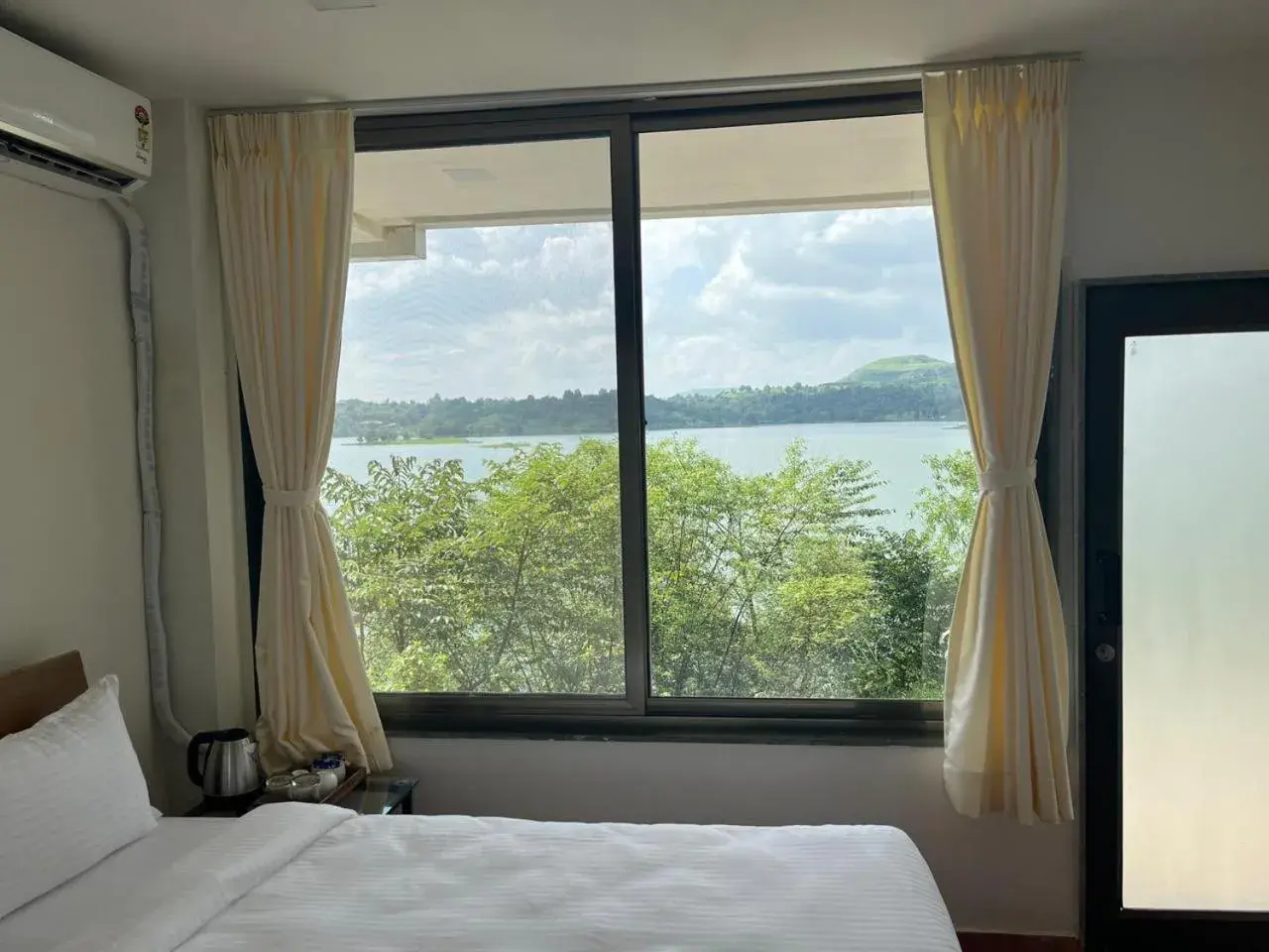 Deluxe Room in Shvas Island Resort Deluxe Room in Shvas Island Resort