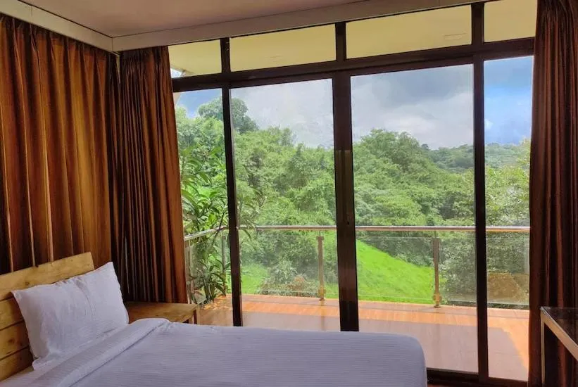 Photo of the whole room, Bed in Shvas Island Resort
