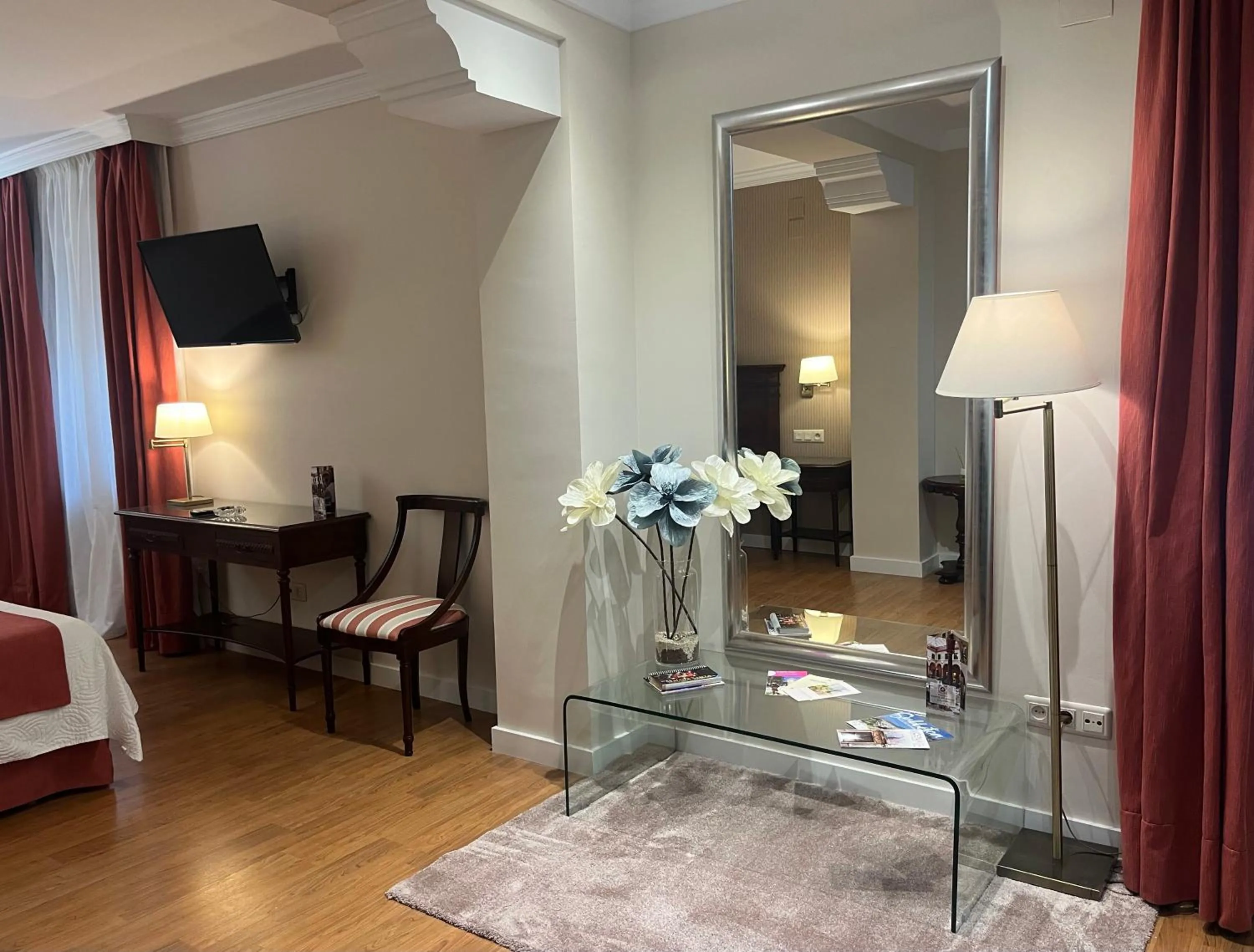 Bedroom, Bed in Hotel Santo Domingo Lucena