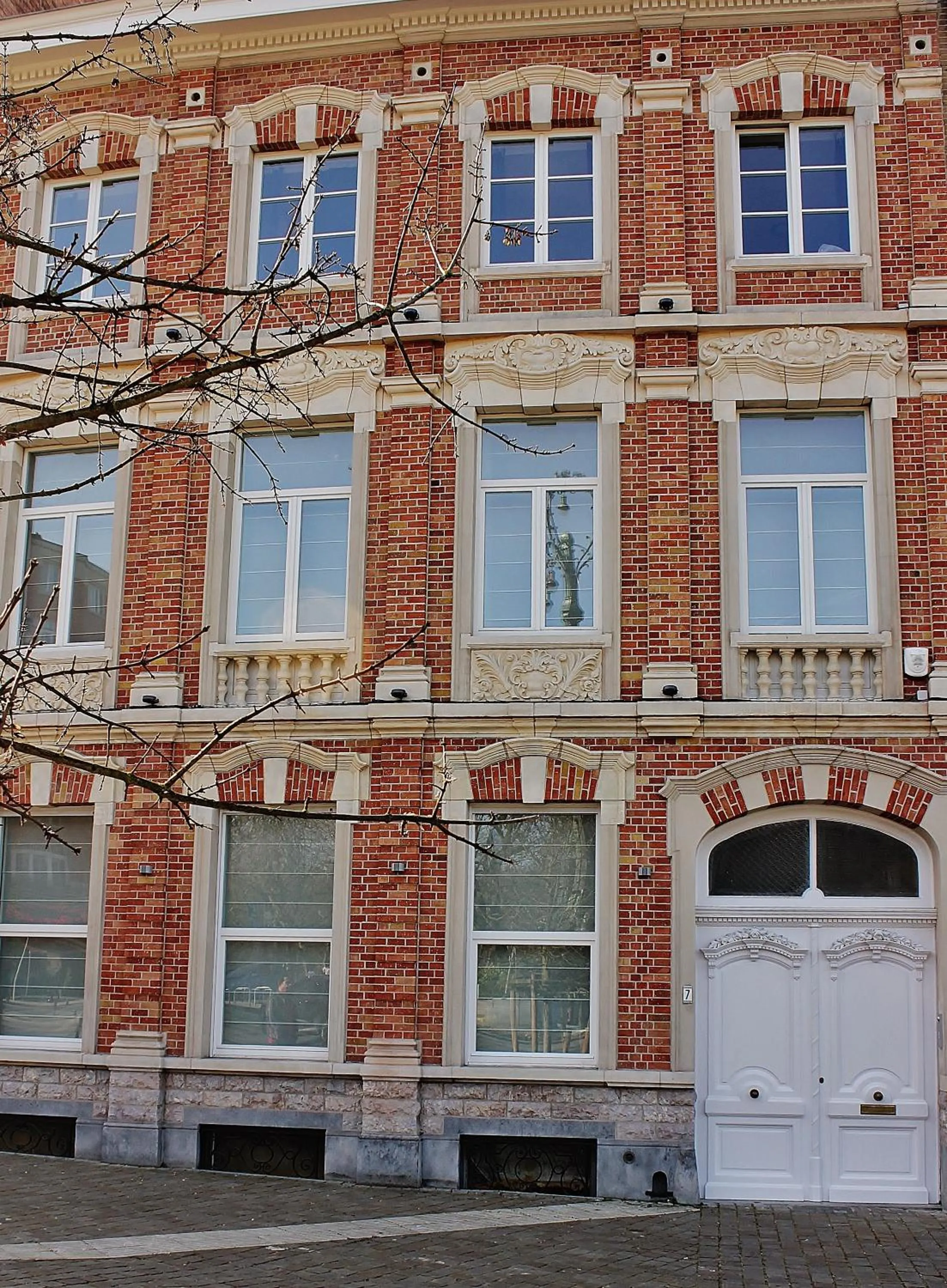 Facade/entrance in B&B Avenue Deschanel