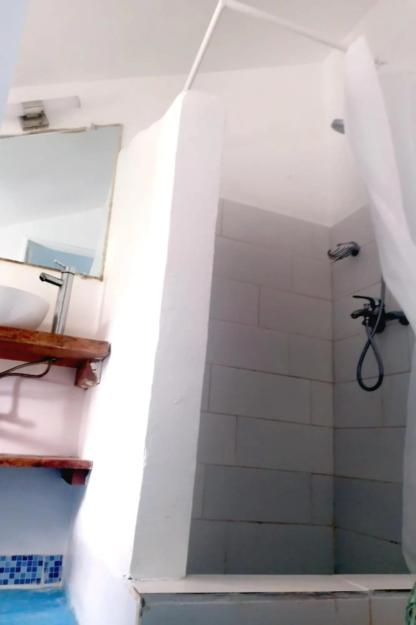 Shower in B&B Aparthotel La Isleta
