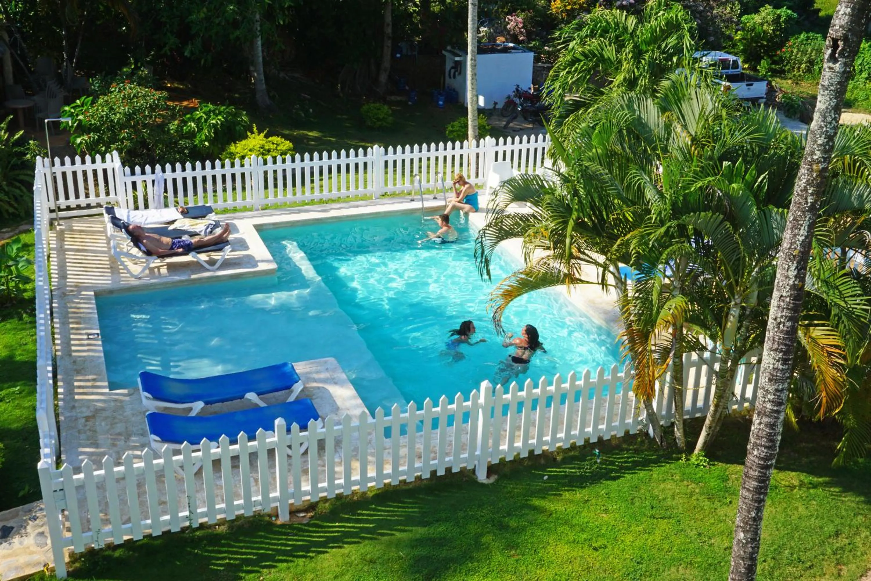 Swimming pool in B&B Aparthotel La Isleta