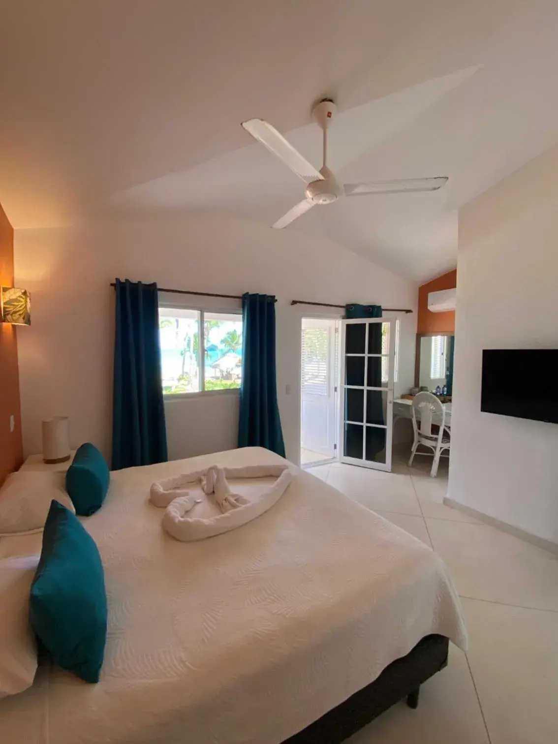 Deluxe Double Room with Balcony and Sea View in Hotel Casa Coson Deluxe Double Room with Balcony and Sea View in Hotel Casa Coson