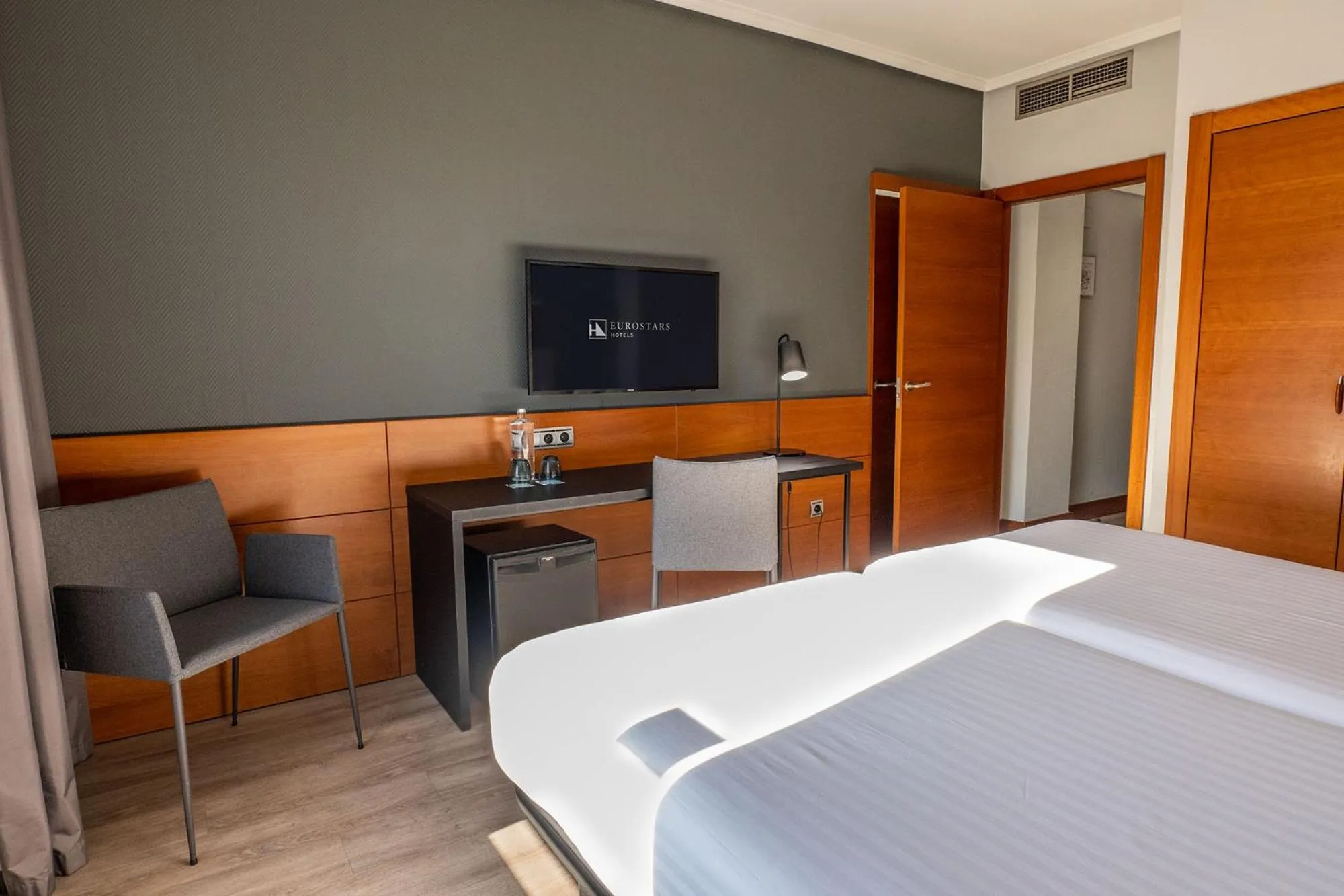 Bed in Eurostars Amara