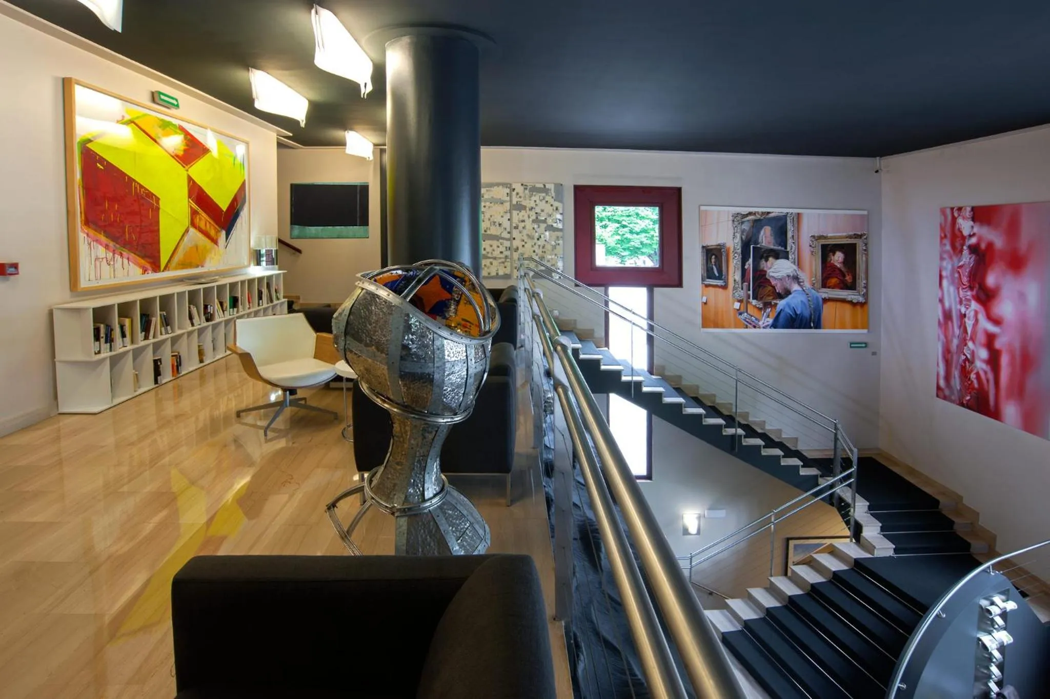 Library in Hotel Silken Amara Plaza