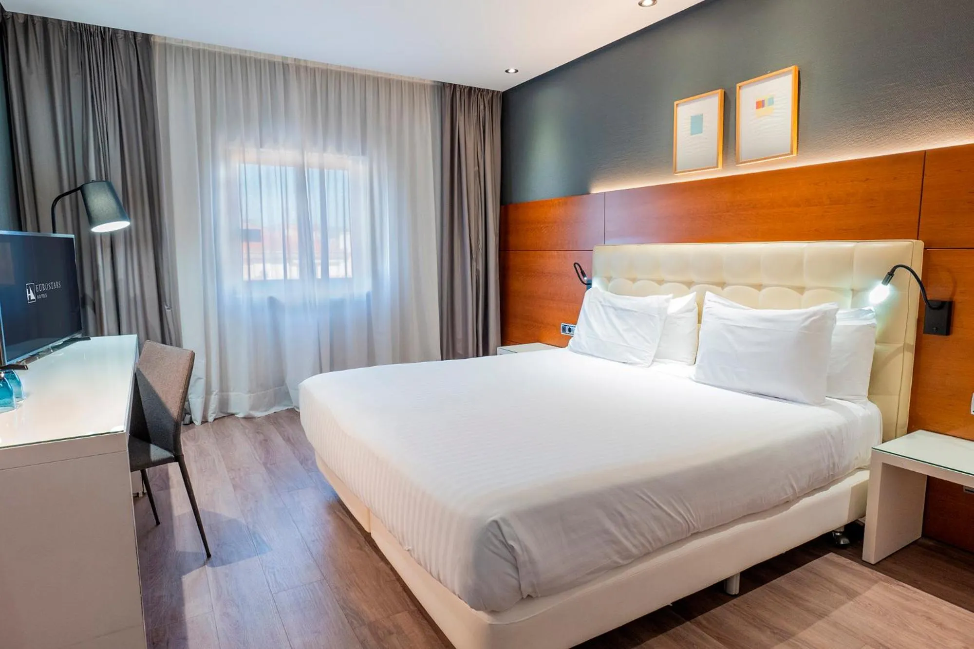 Bed in Eurostars Amara