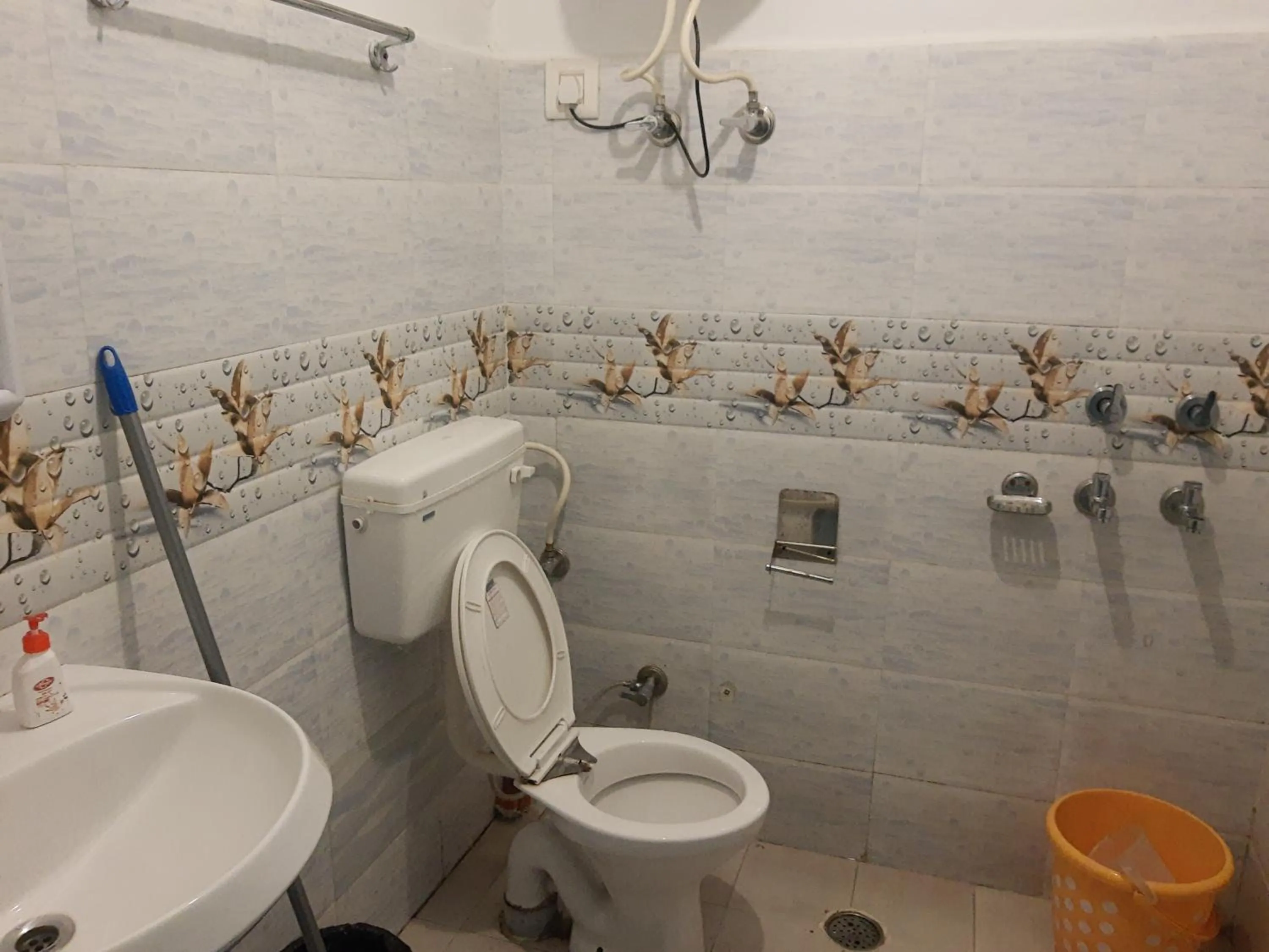 bidet in LA SIESTA INDIA MCLEODGANJ