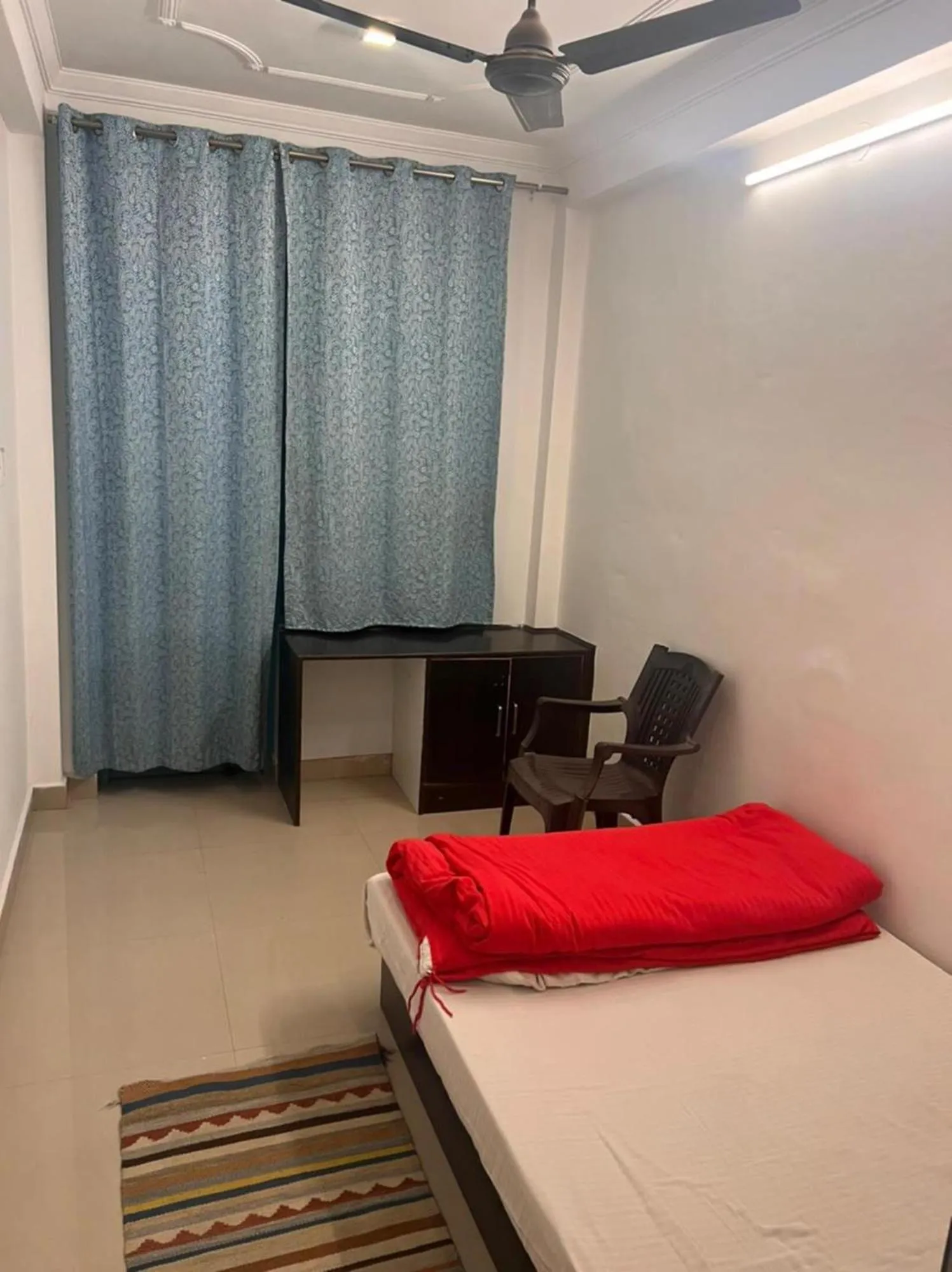 Living room, Bed in LA SIESTA INDIA MCLEODGANJ