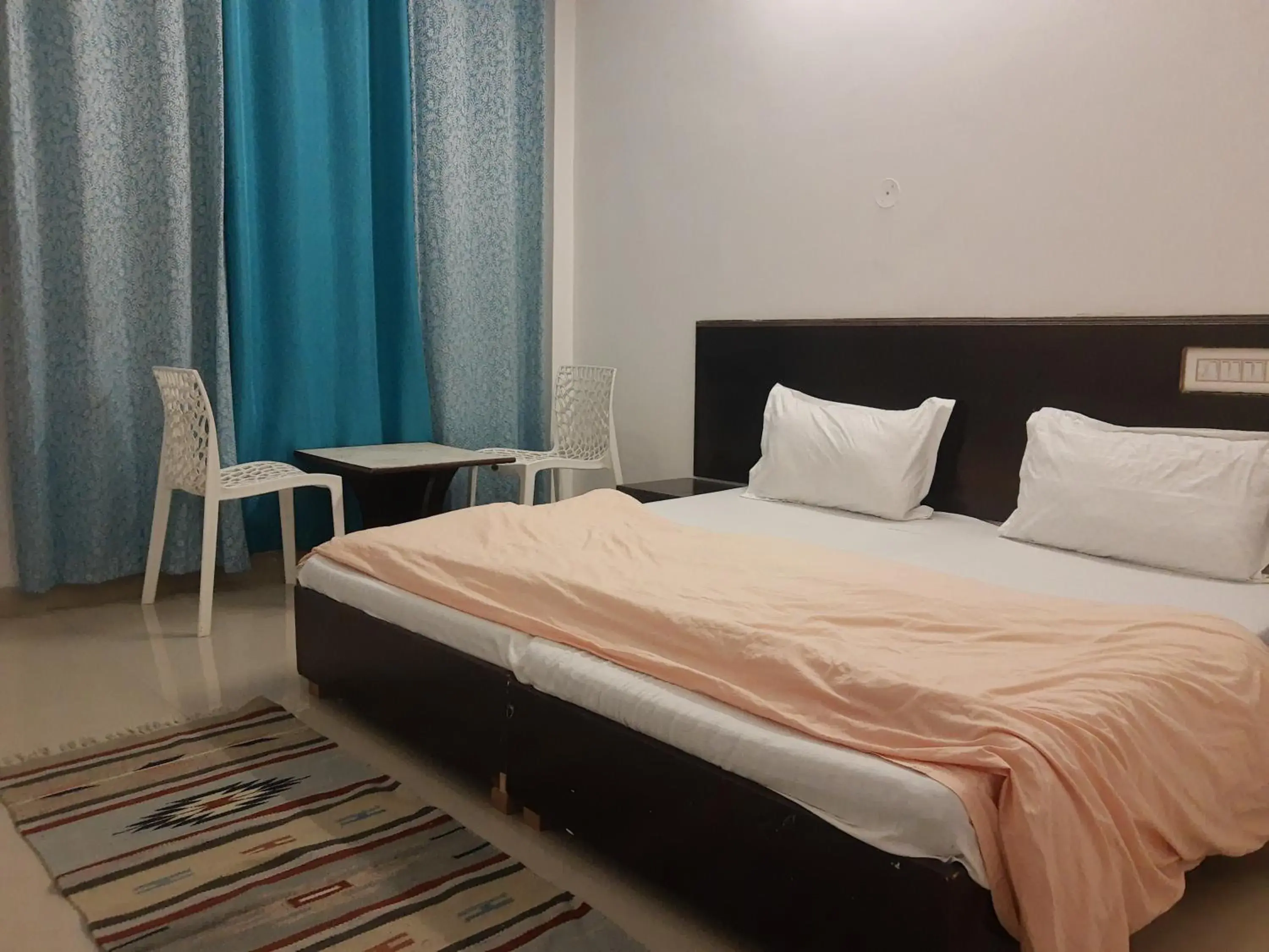 Photo of the whole room, Bed in LA SIESTA INDIA MCLEODGANJ Photo of the whole room, Bed in LA SIESTA INDIA MCLEODGANJ