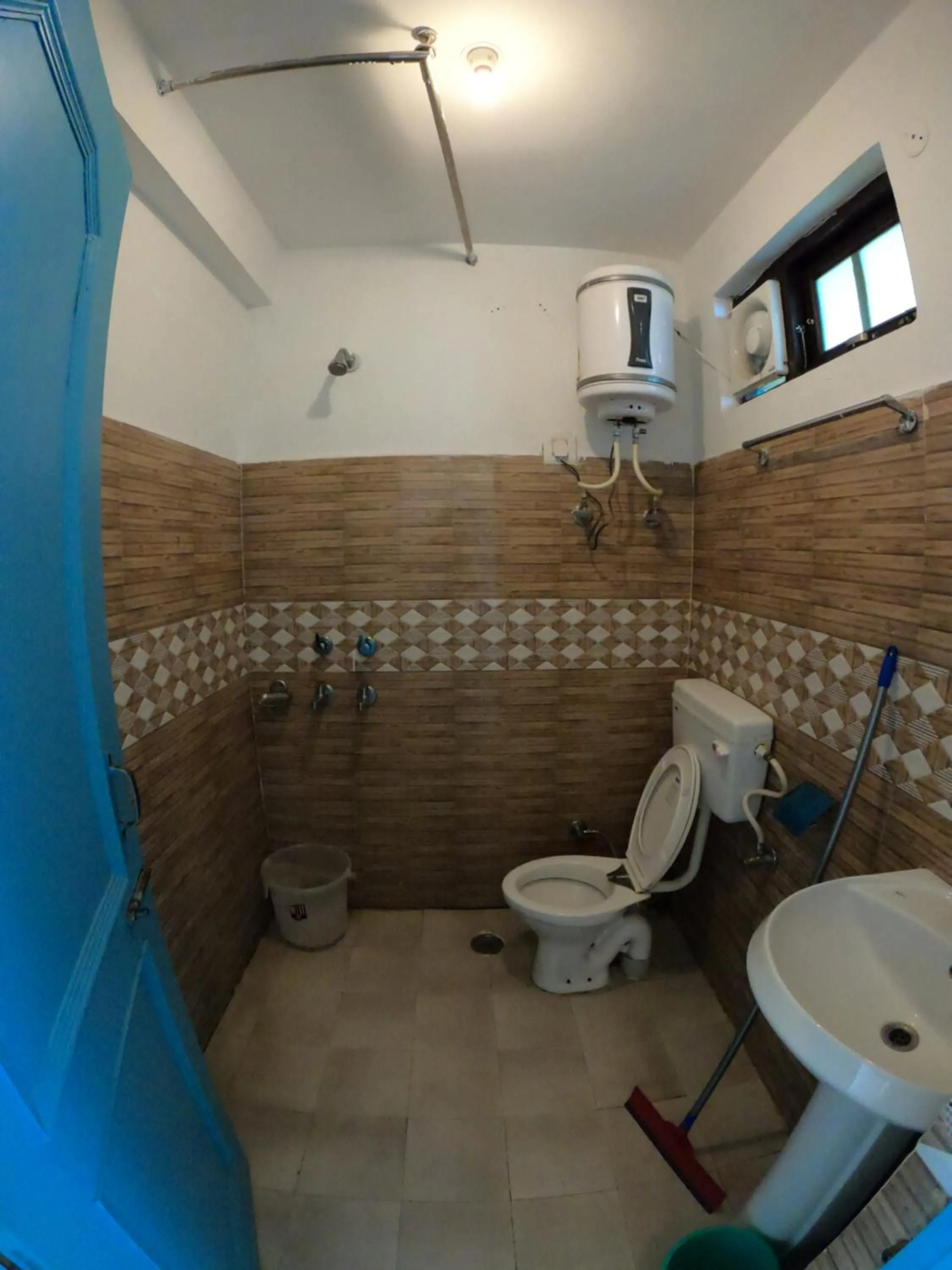 Bathroom in LA SIESTA INDIA MCLEODGANJ