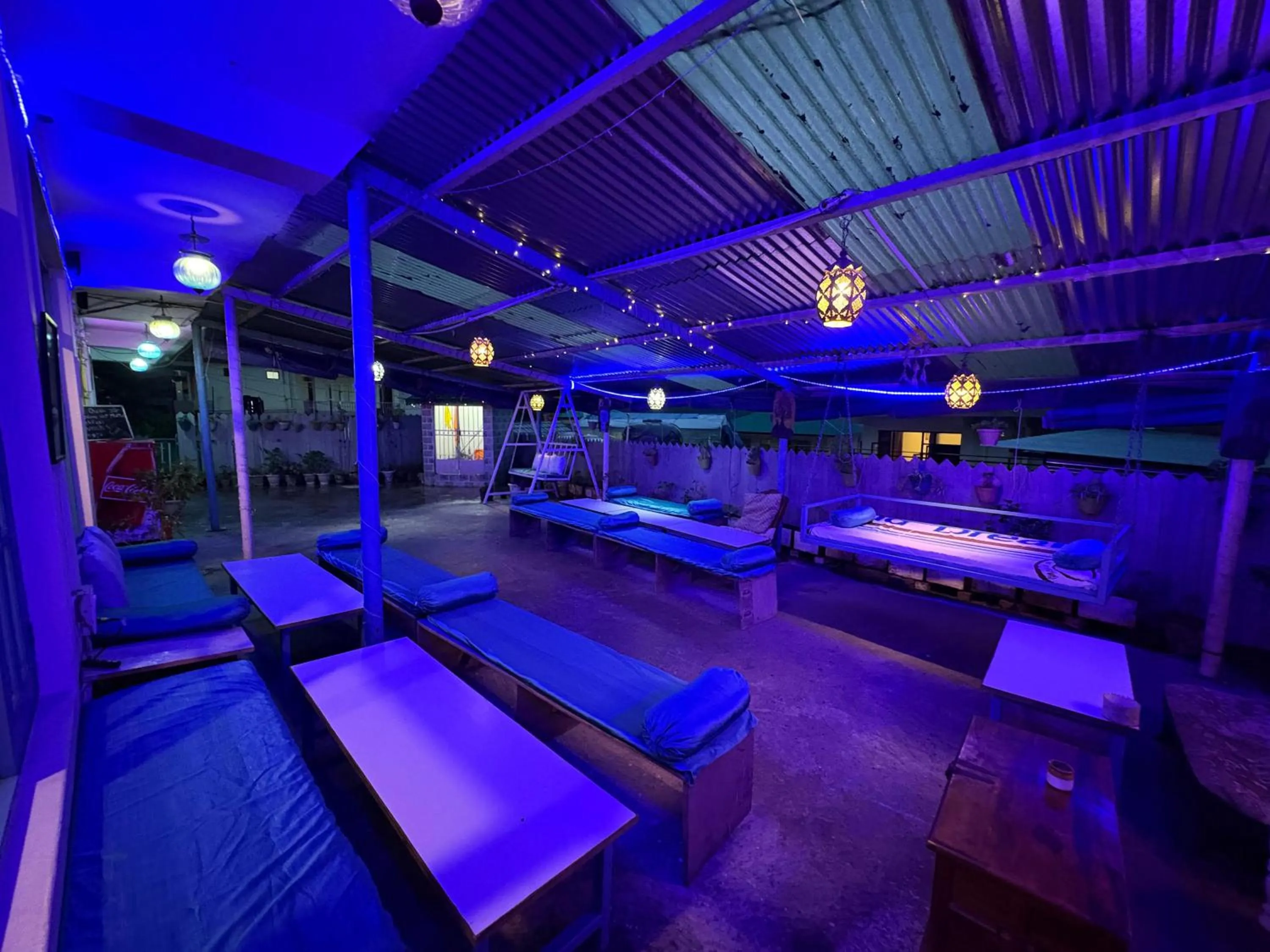 Communal lounge/ TV room in LA SIESTA INDIA MCLEODGANJ