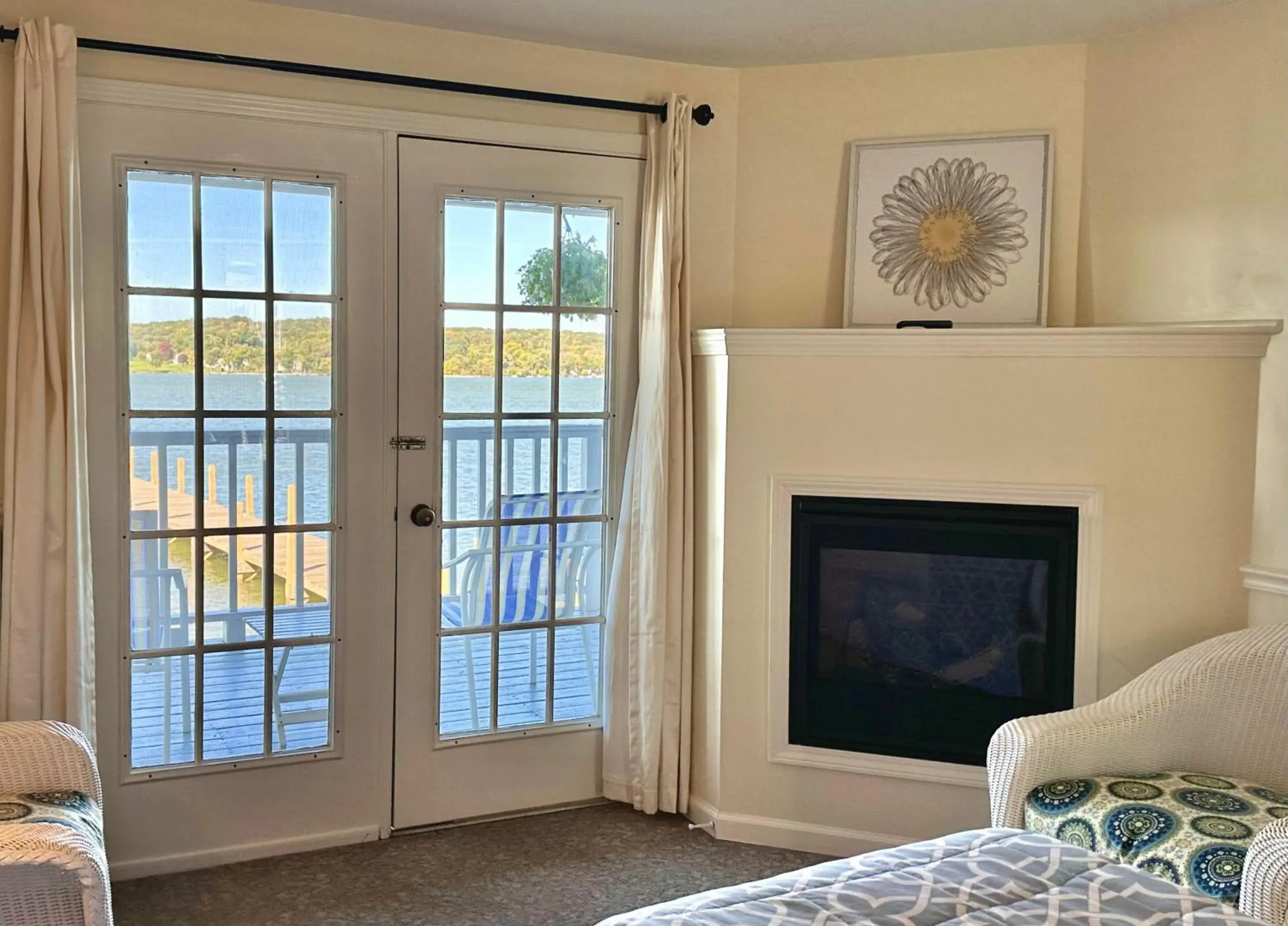 Single Room with Lake View - single occupancy in The French Country Inn Single Room with Lake View - single occupancy in The French Country Inn