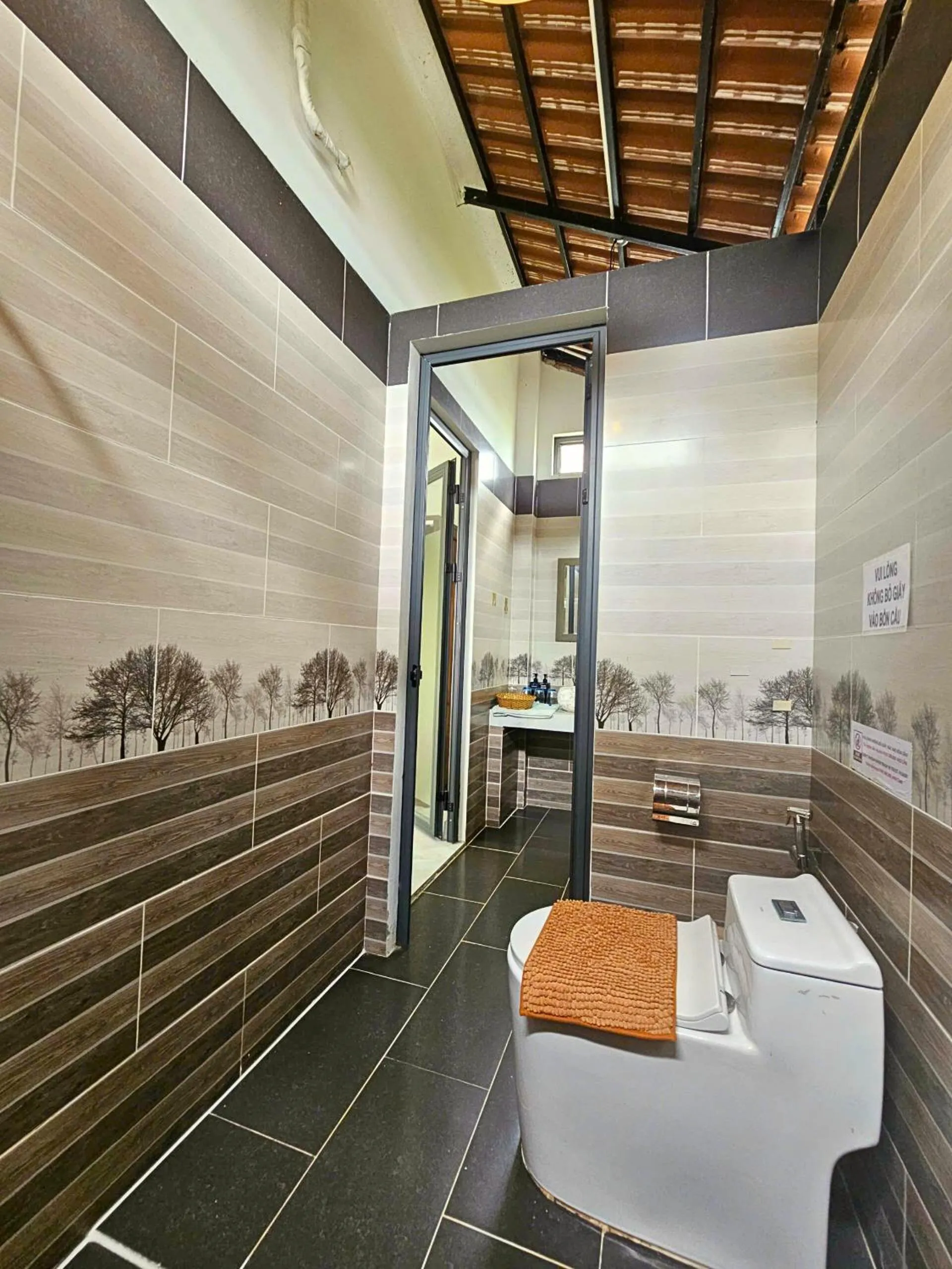 Shower in Fla Village