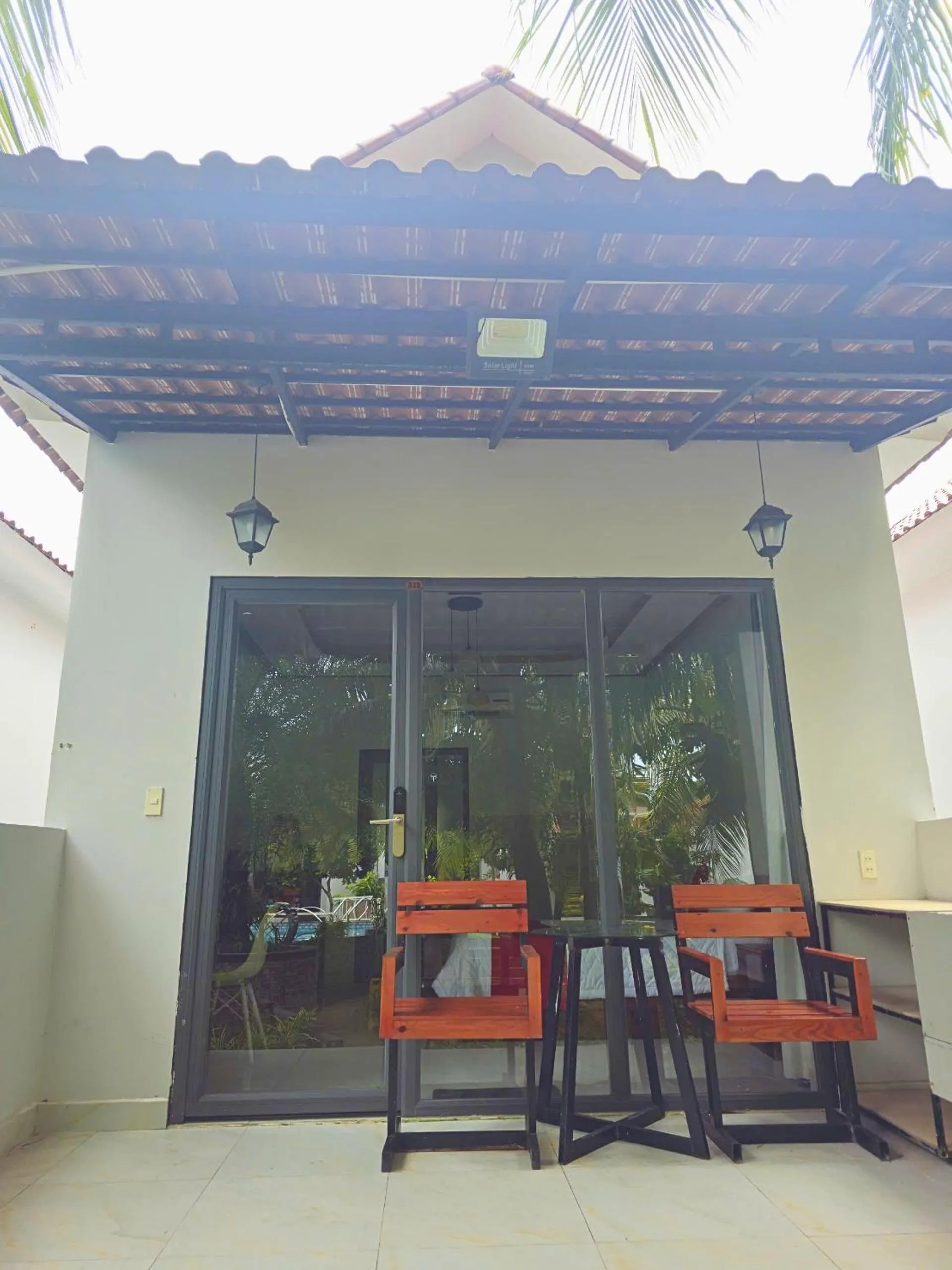 Photo of the whole room in Fla Village