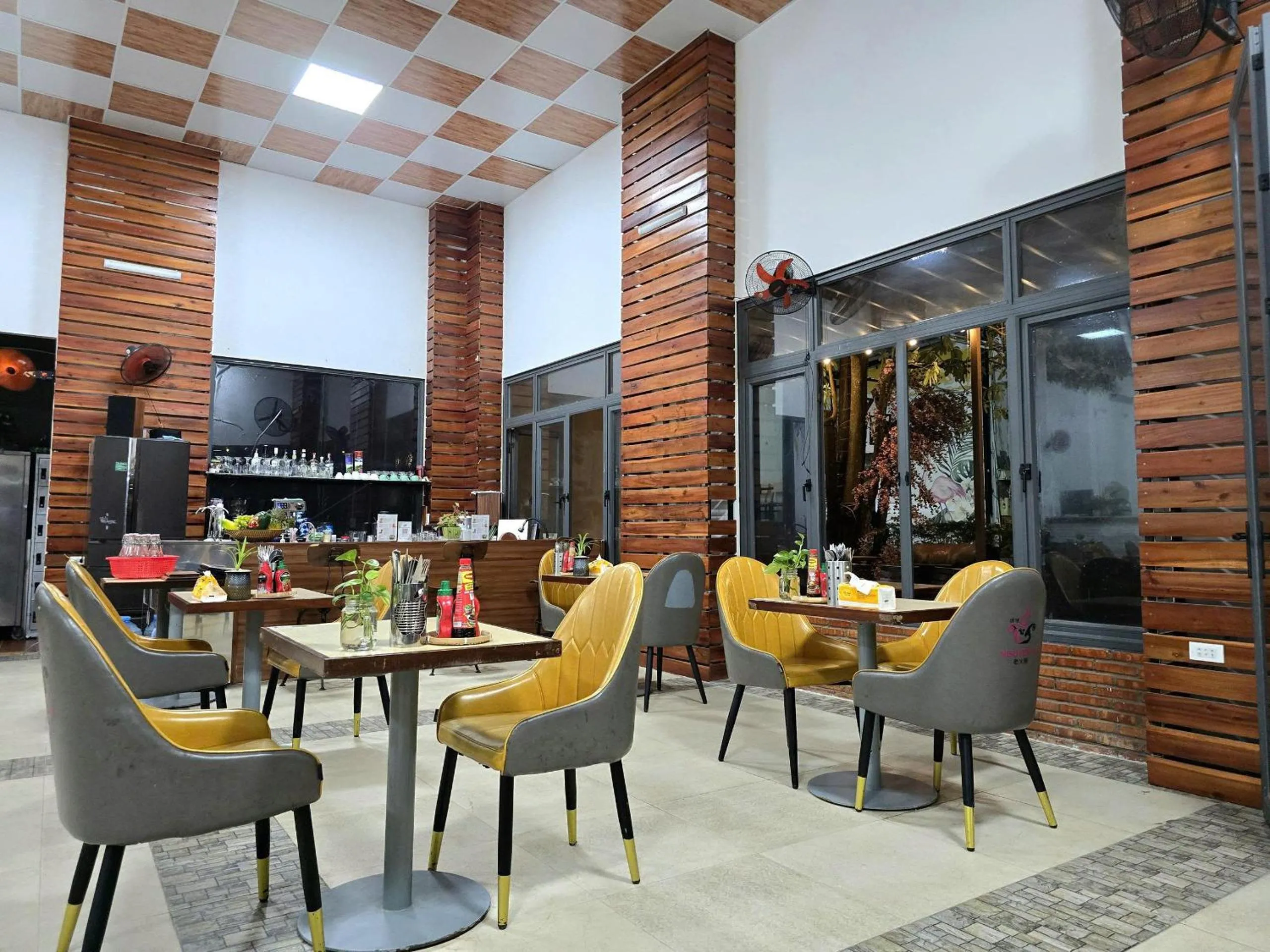 Restaurant/places to eat in Fla Village