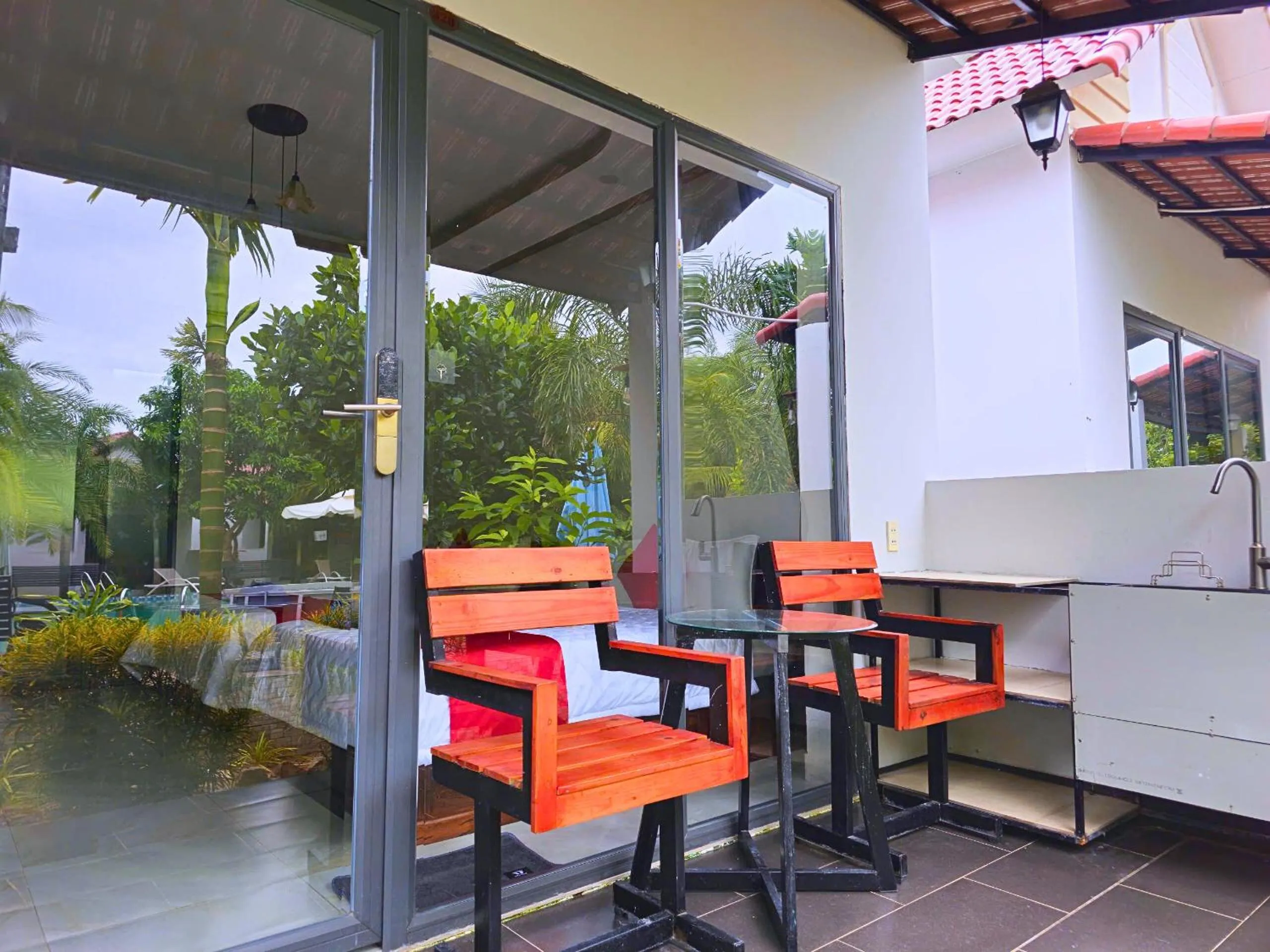 Photo of the whole room in Fla Village