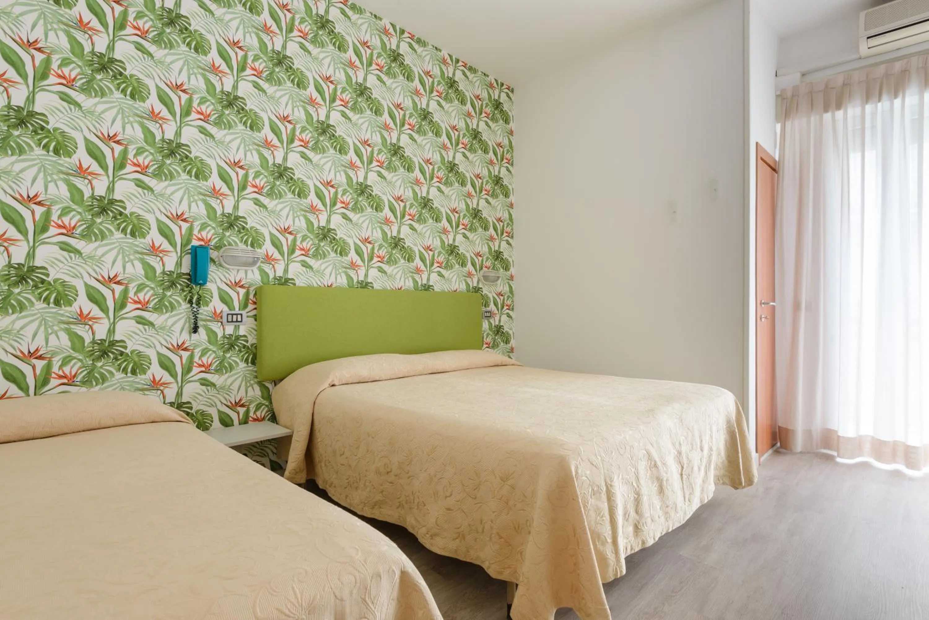 Bedroom, Bed in Hotel Clipper