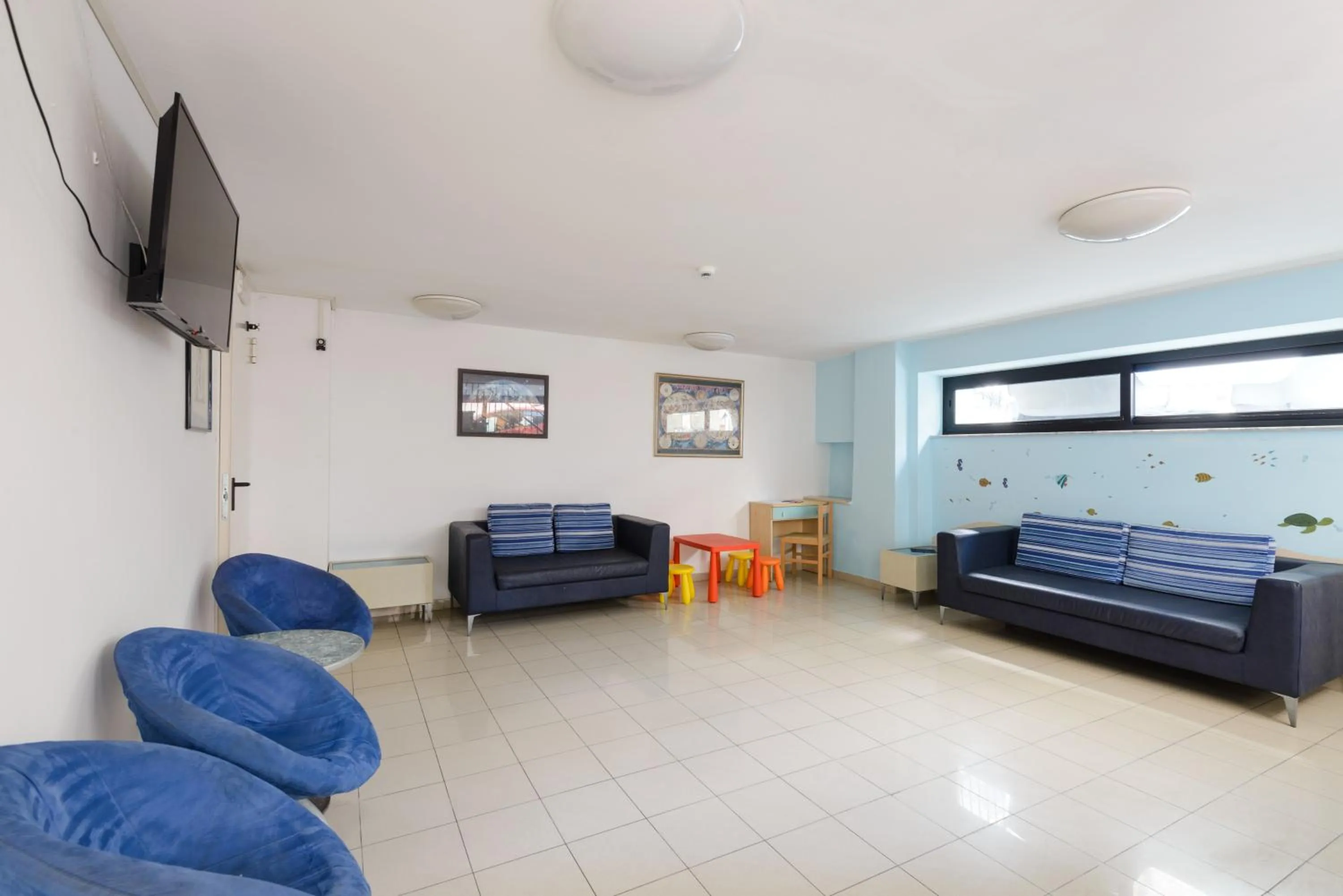 Communal lounge/ TV room in Hotel Clipper