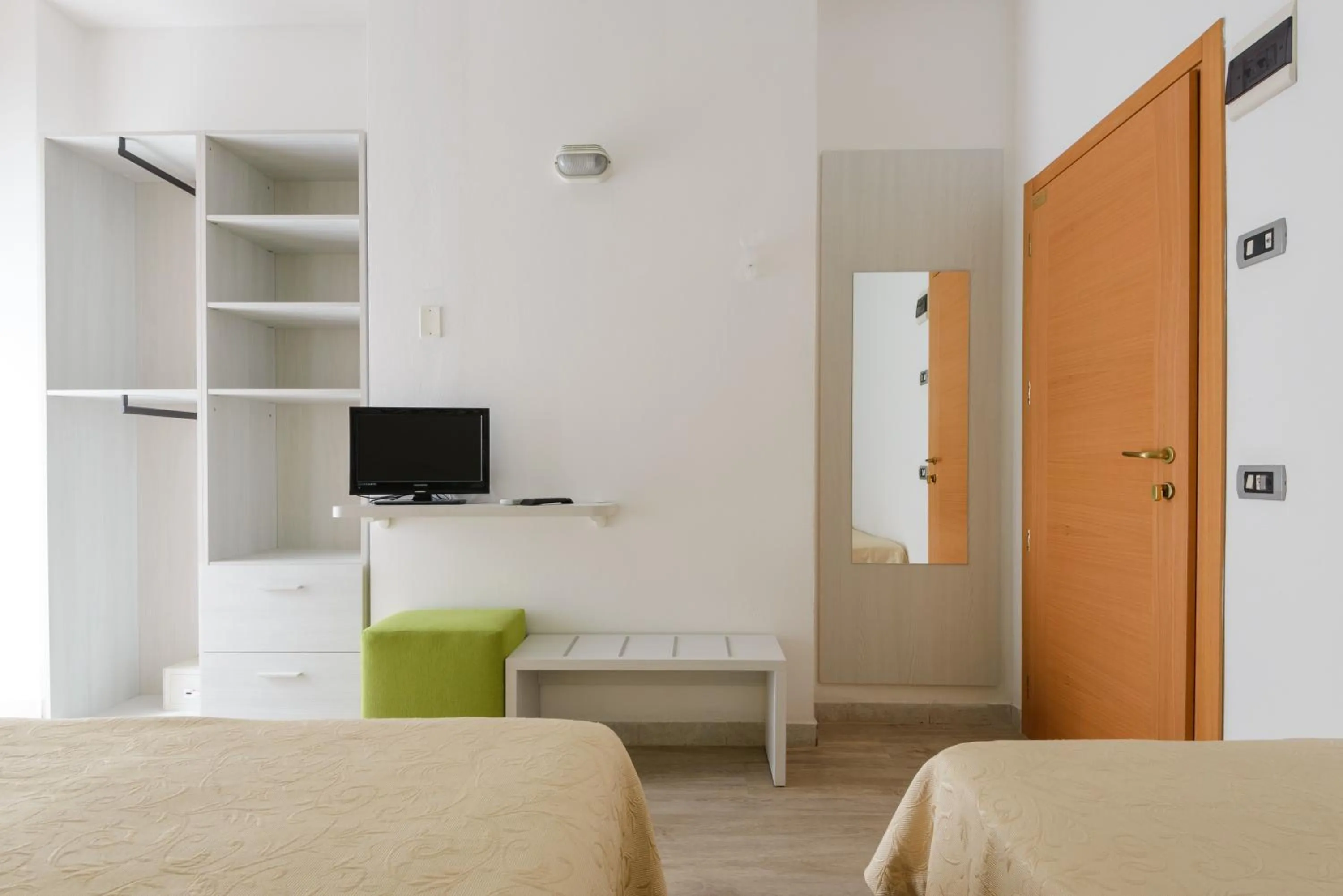 Bedroom, Bed in Hotel Clipper