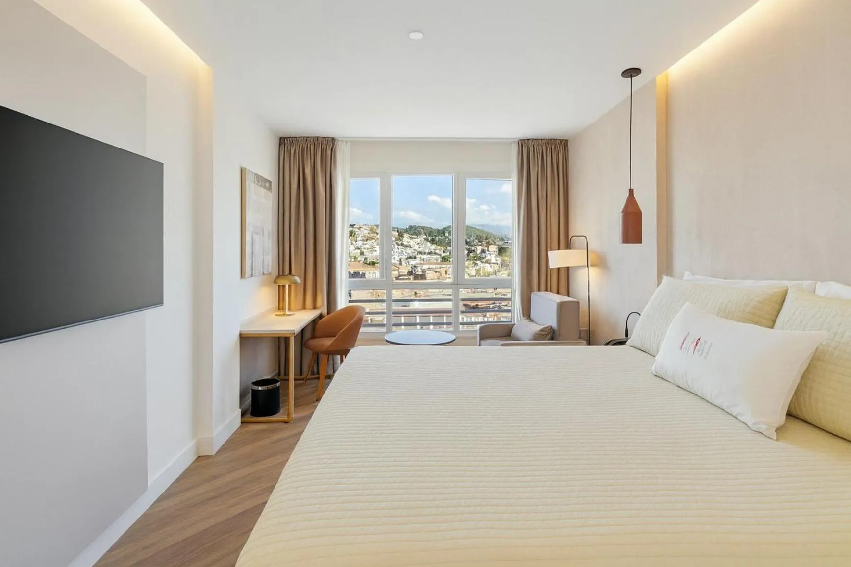 Photo of the whole room, Bed in Sercotel HMO Martina