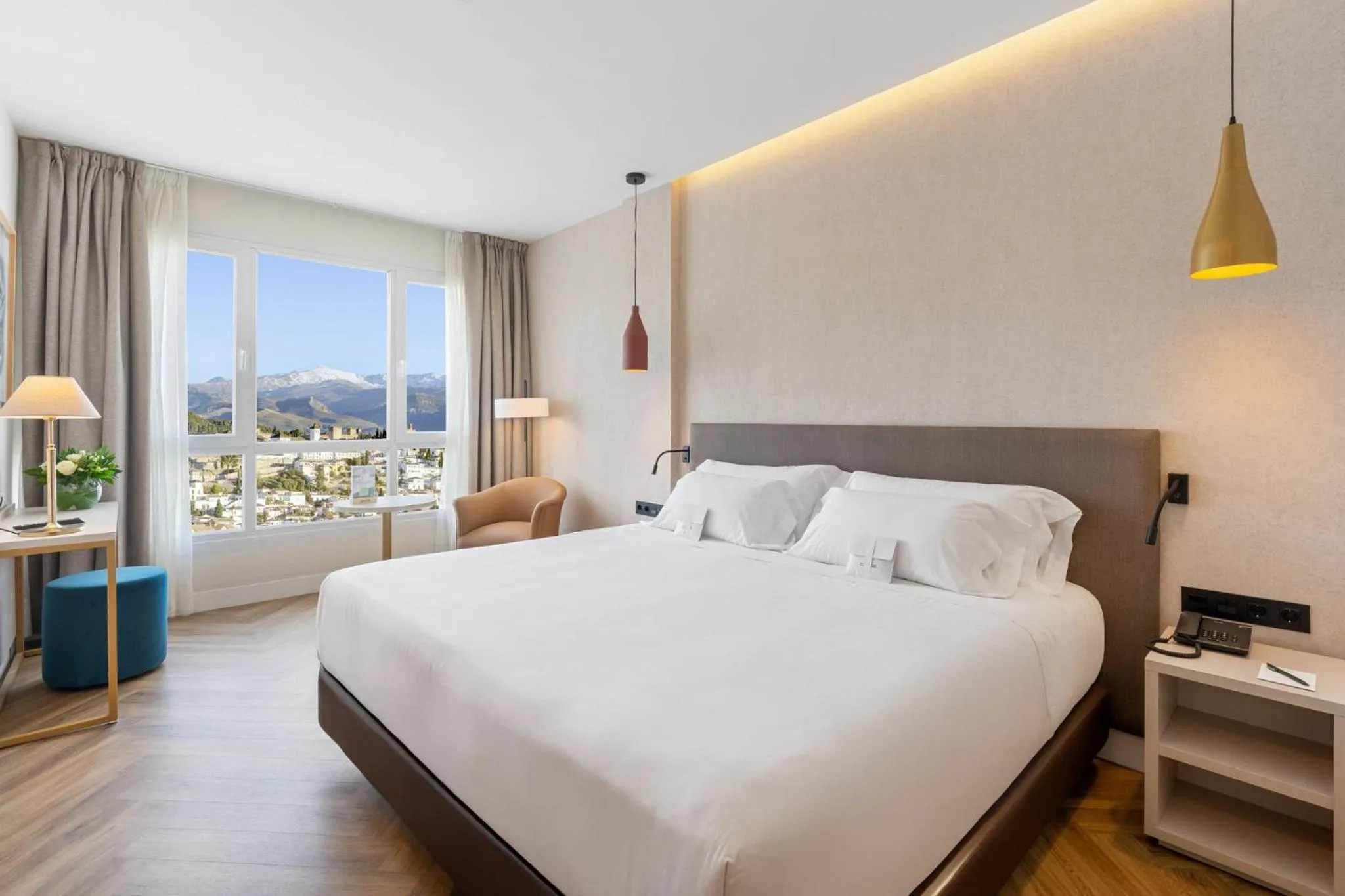 Bathroom, Bed in Sercotel HMO Martina