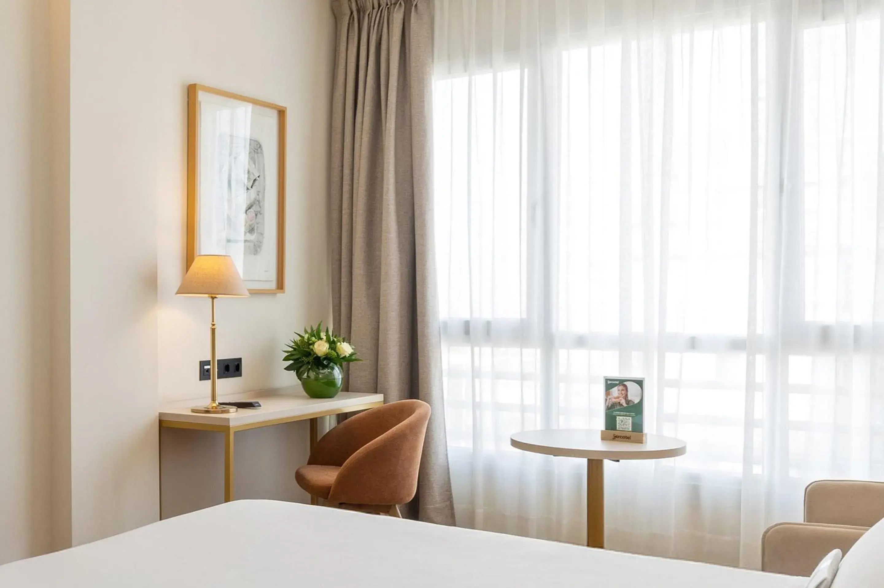 Photo of the whole room, Bed in Sercotel HMO Martina Photo of the whole room, Bed in Sercotel HMO Martina