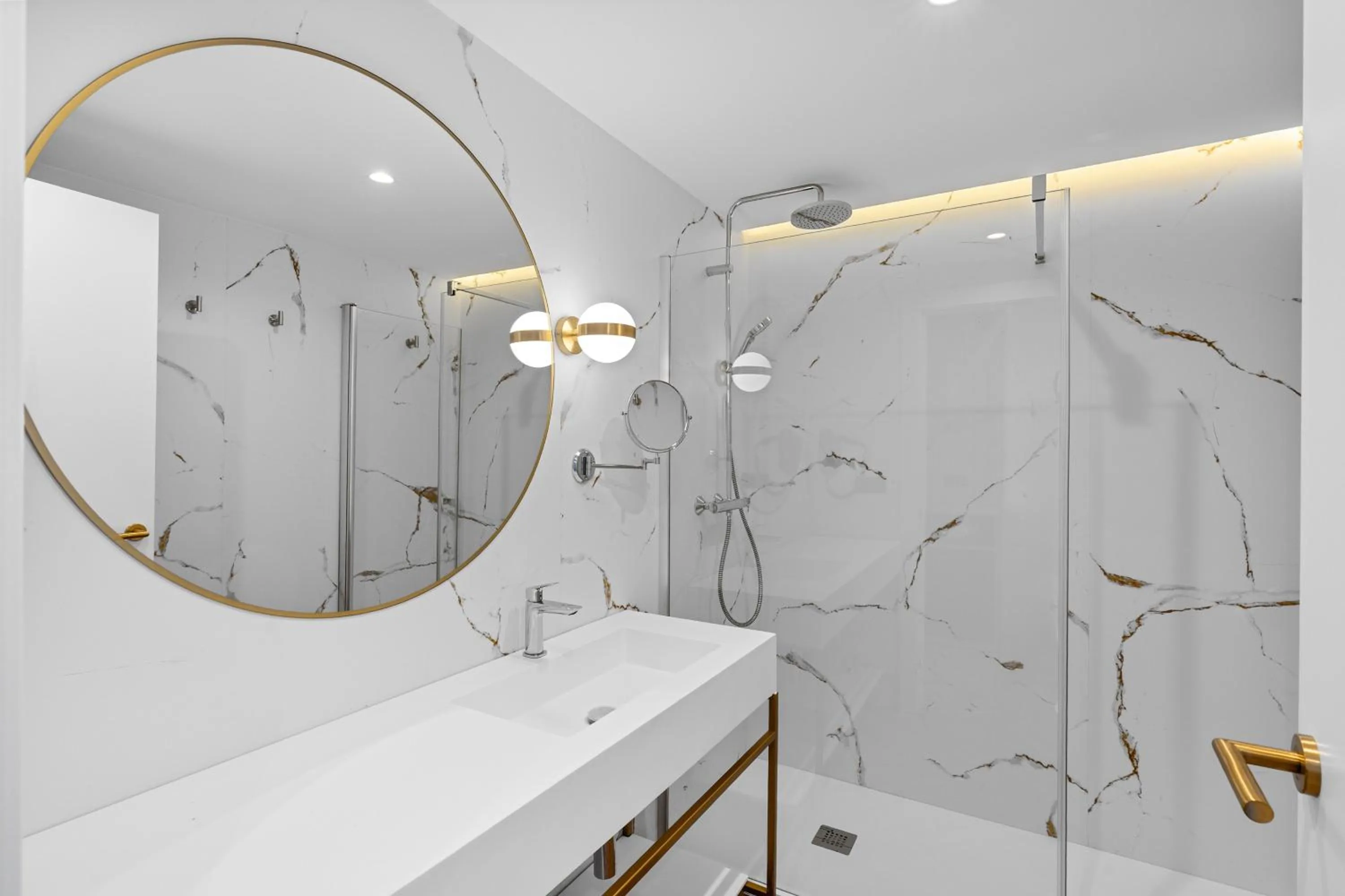 Photo of the whole room in Sercotel HMO Martina