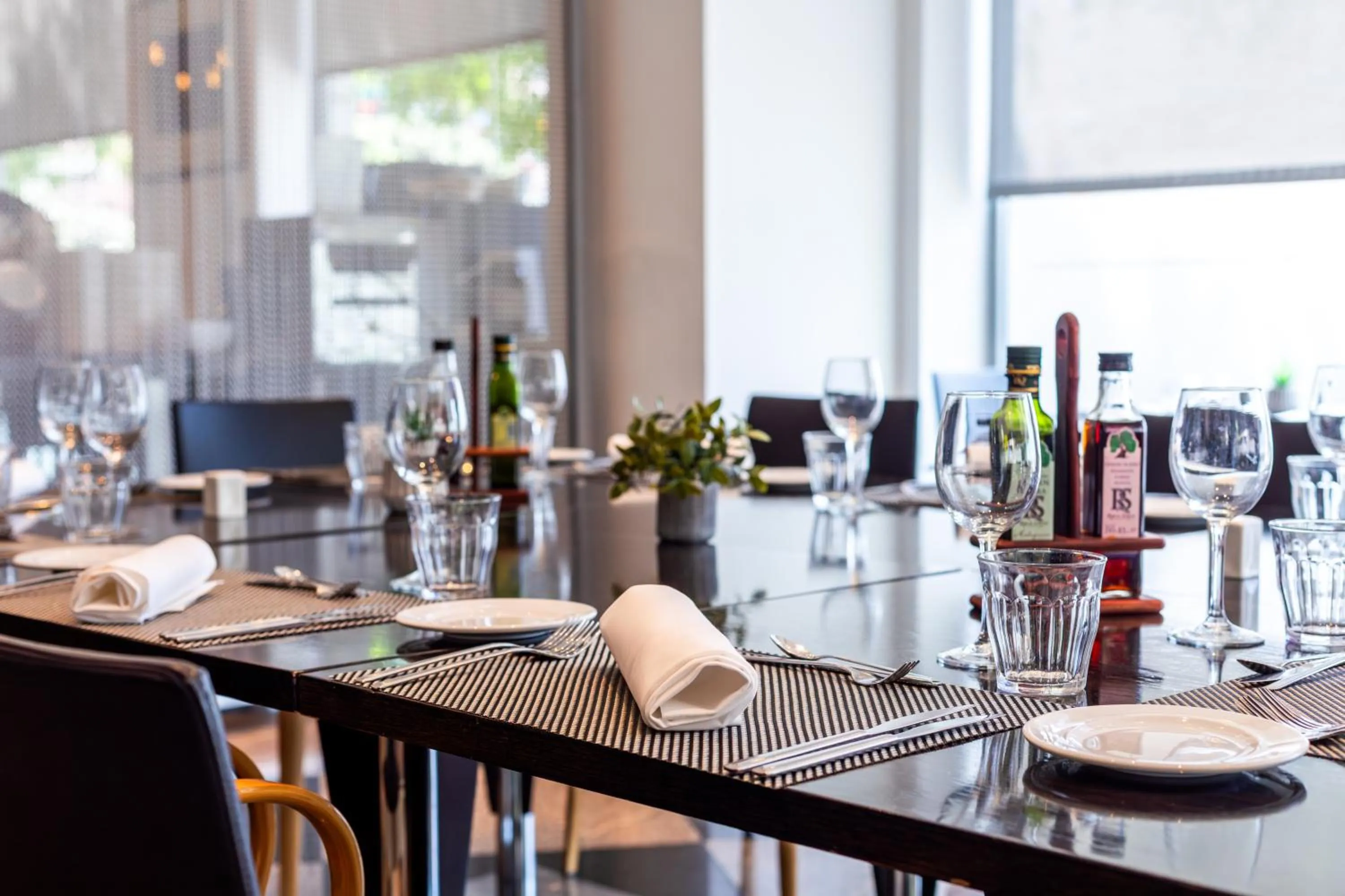 Restaurant/places to eat in Abba Sants