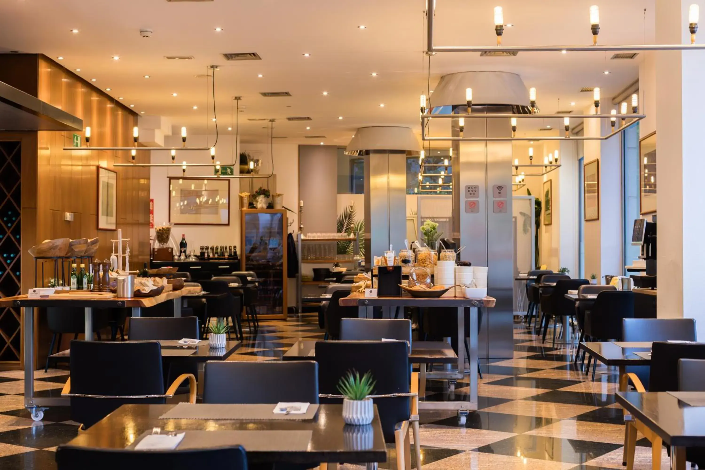 Restaurant/places to eat in Abba Sants Restaurant/places to eat in Abba Sants