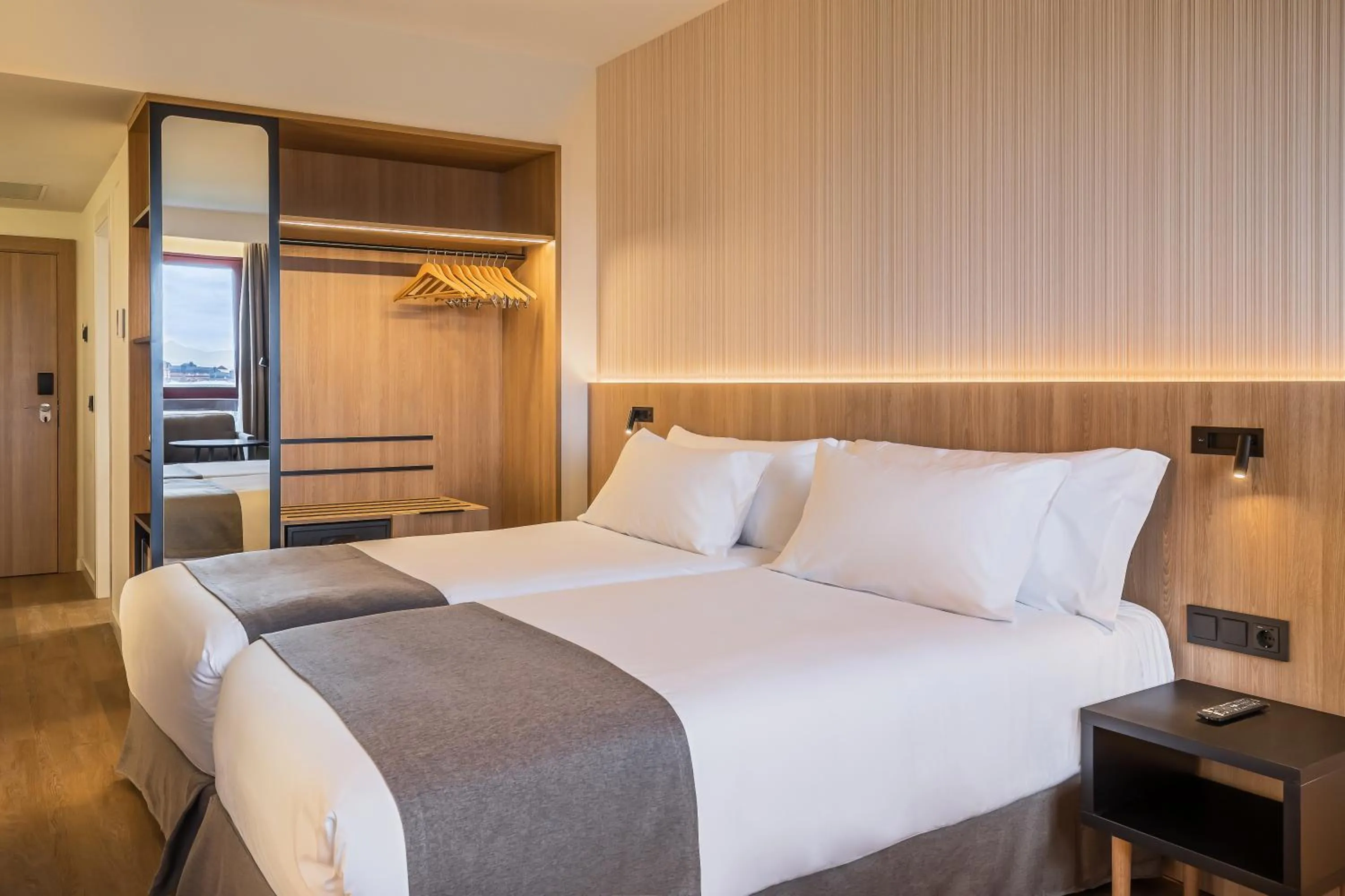 Photo of the whole room, Bed in Occidental Pamplona