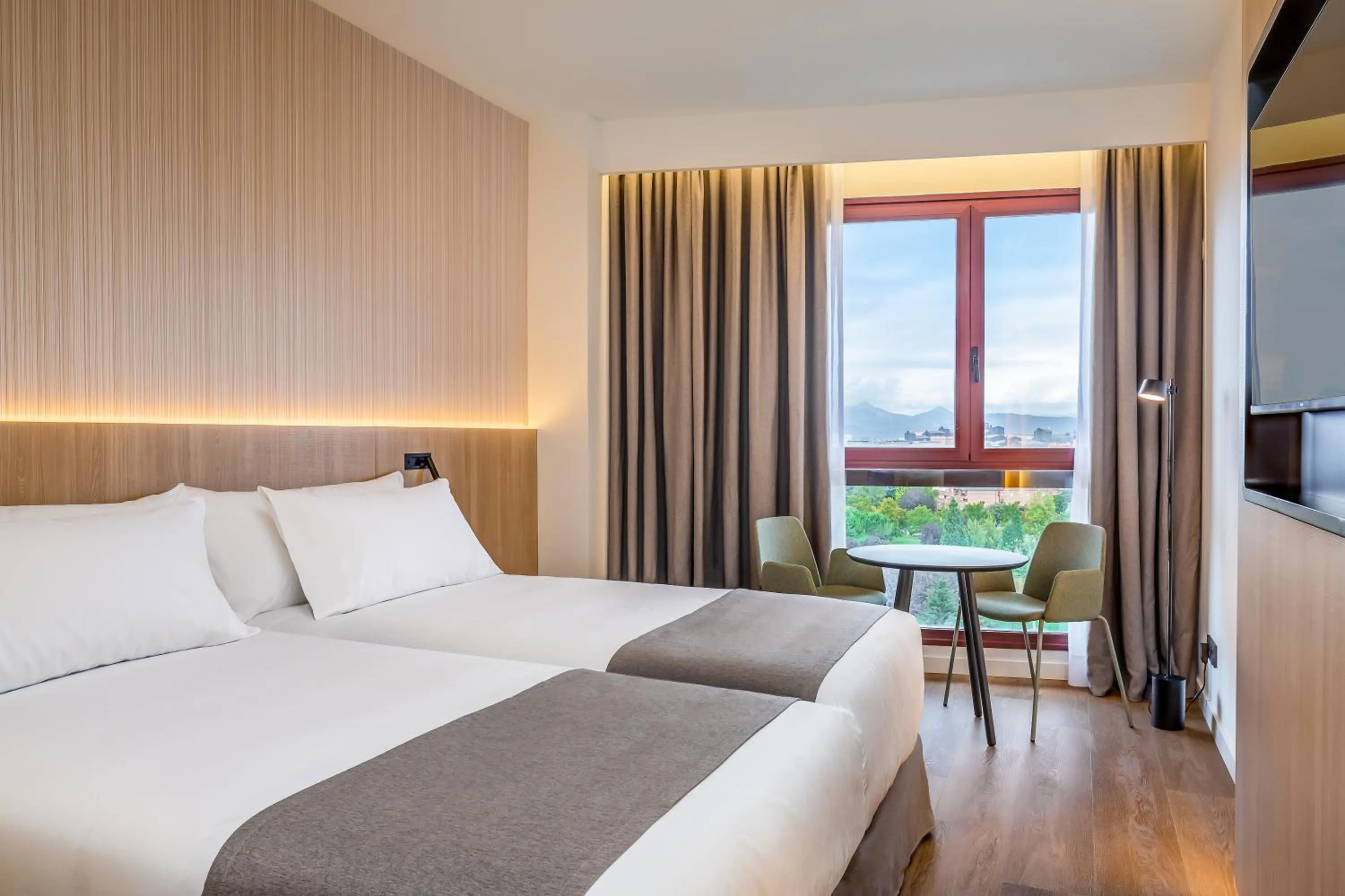 Photo of the whole room, Bed in Occidental Pamplona